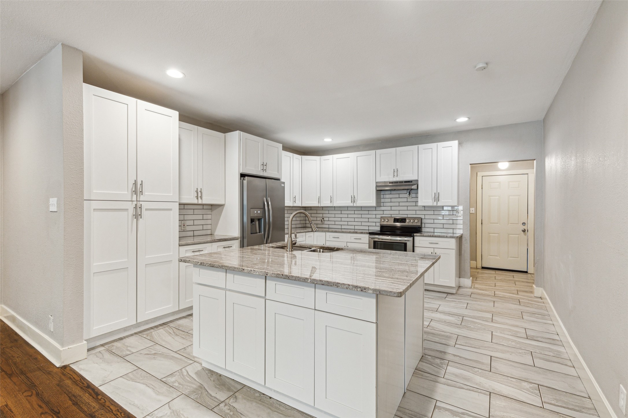 318 S Montreal Avenue