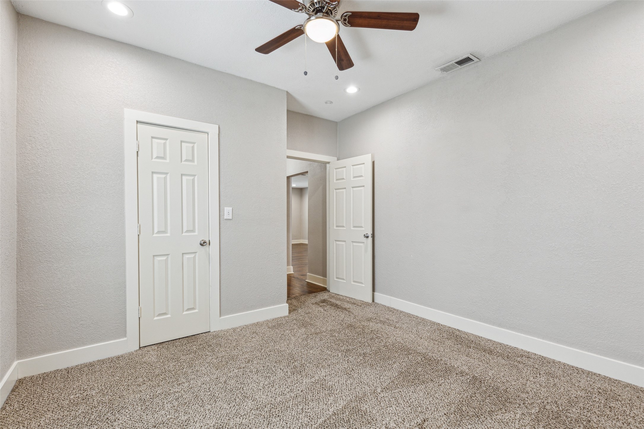 318 S Montreal Avenue