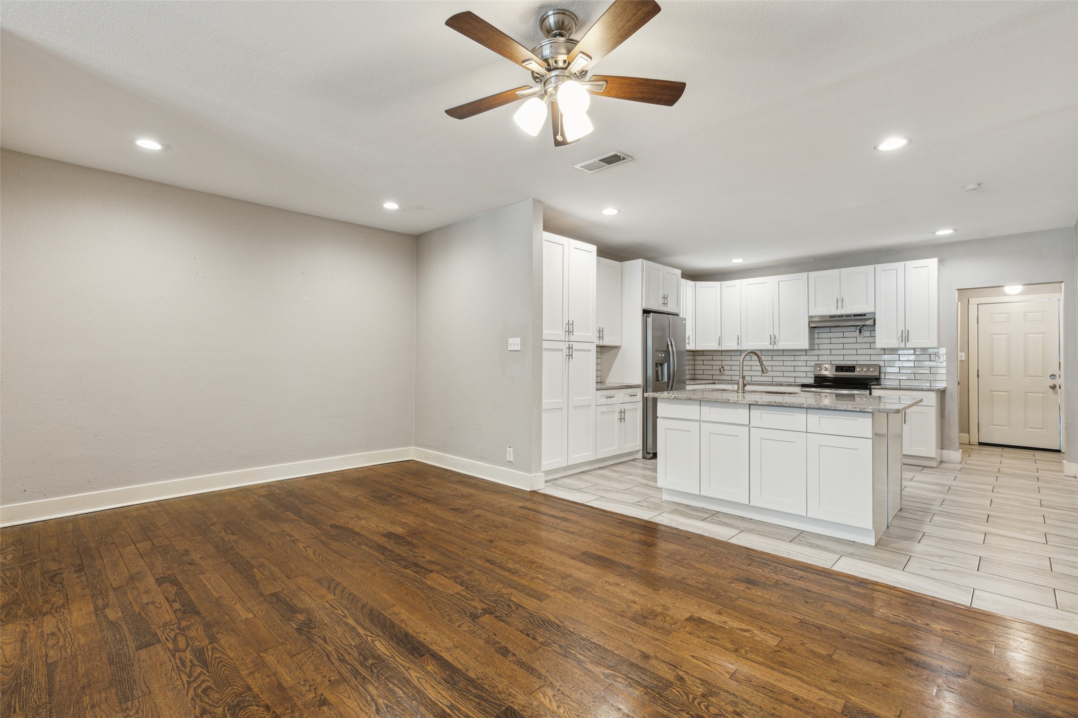 318 S Montreal Avenue