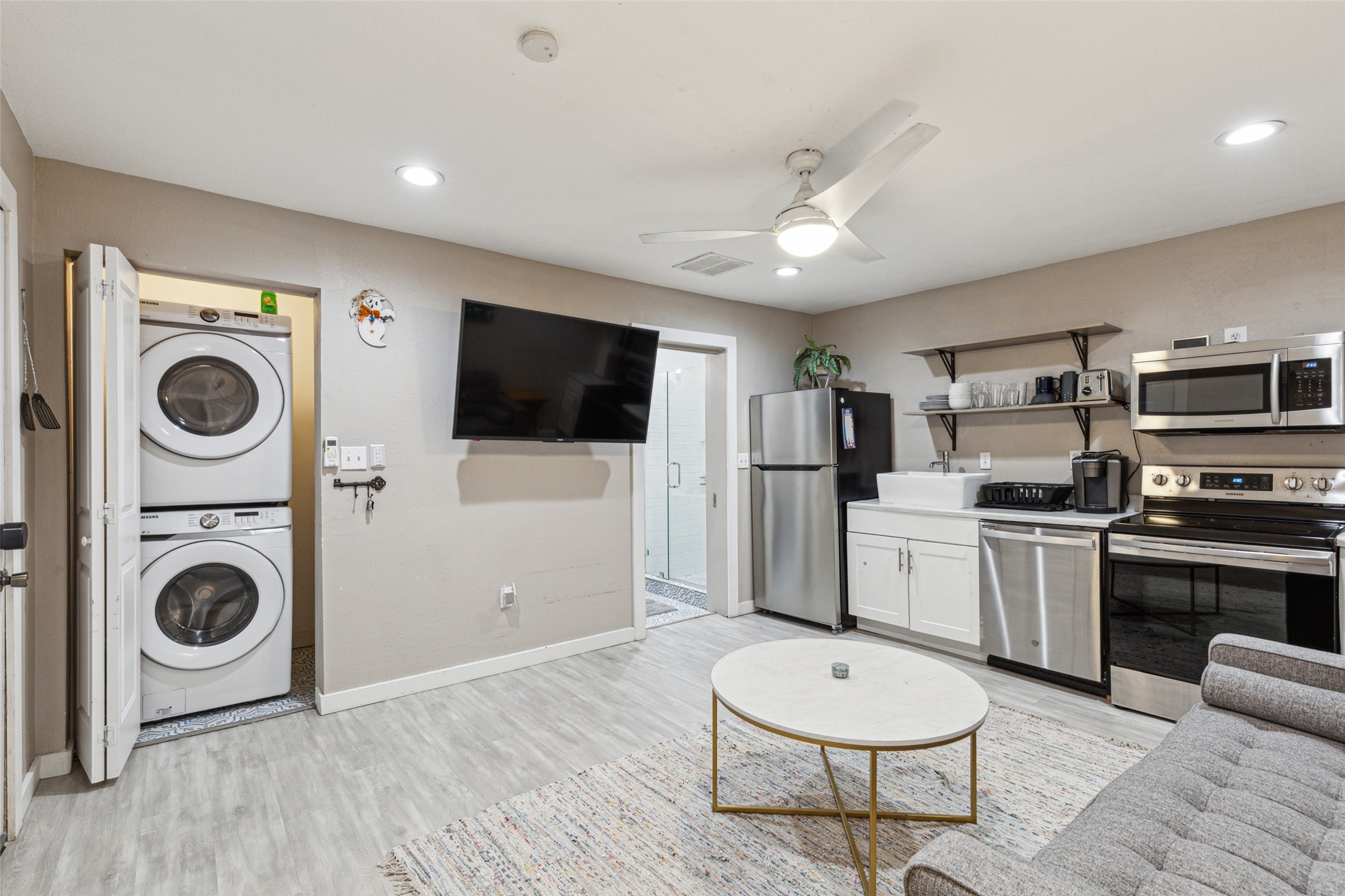 318 S Montreal Avenue