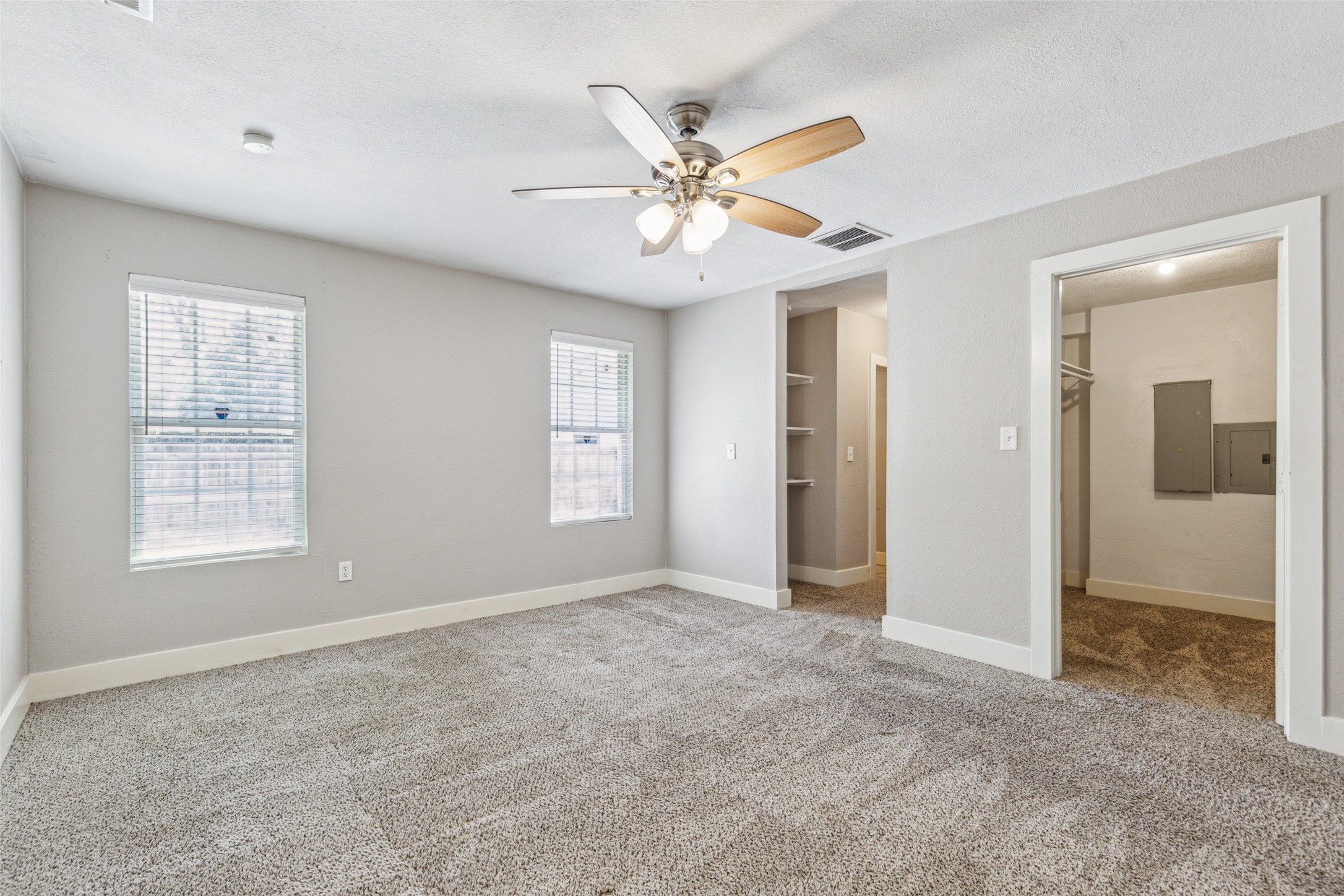 318 S Montreal Avenue