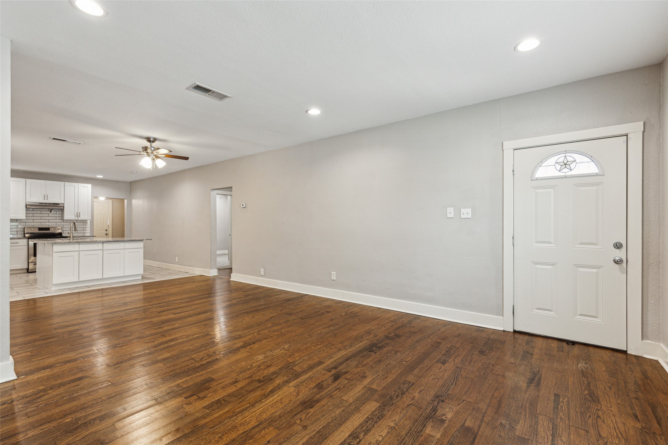 318 S Montreal Avenue