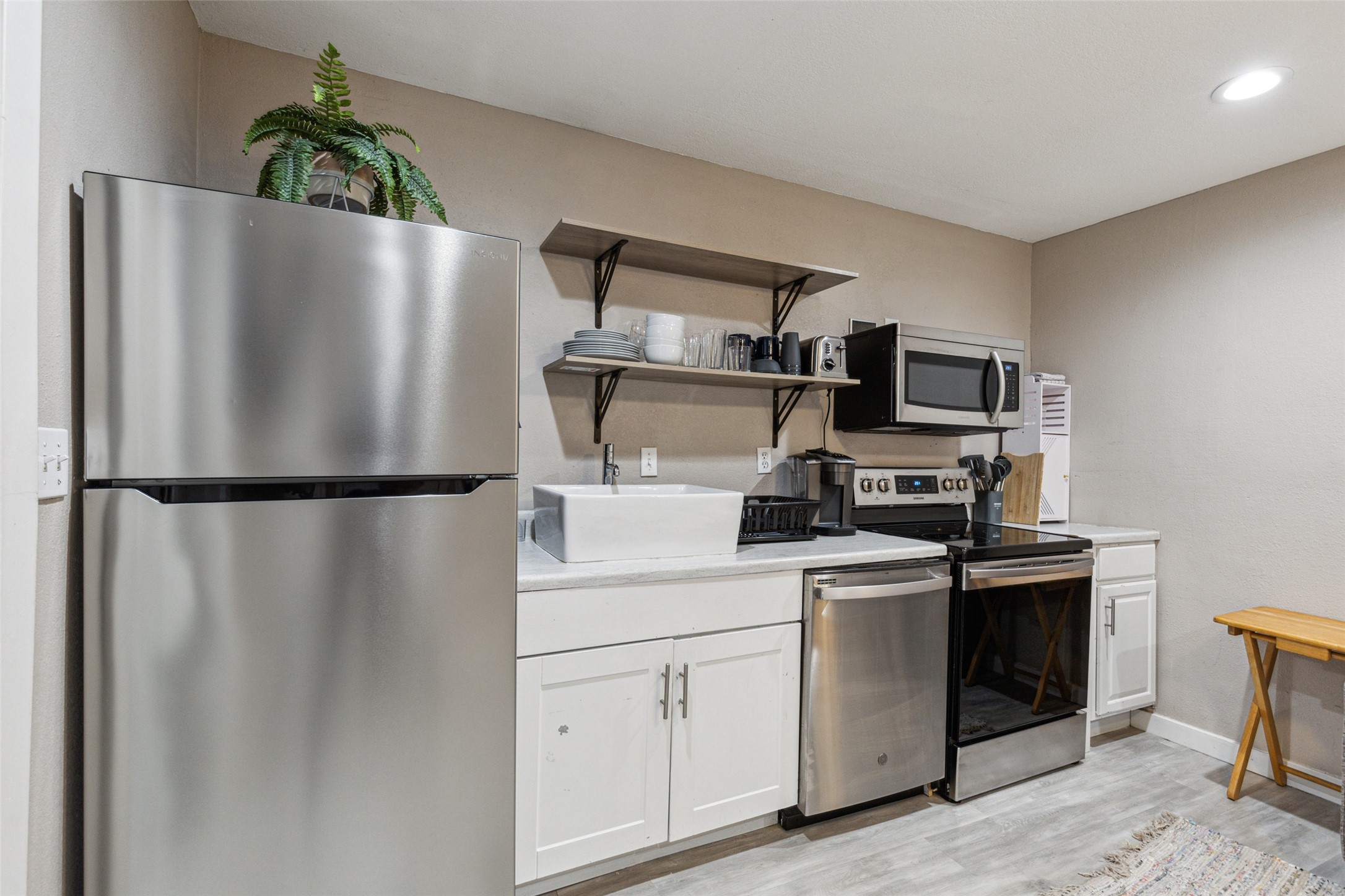 318 S Montreal Avenue