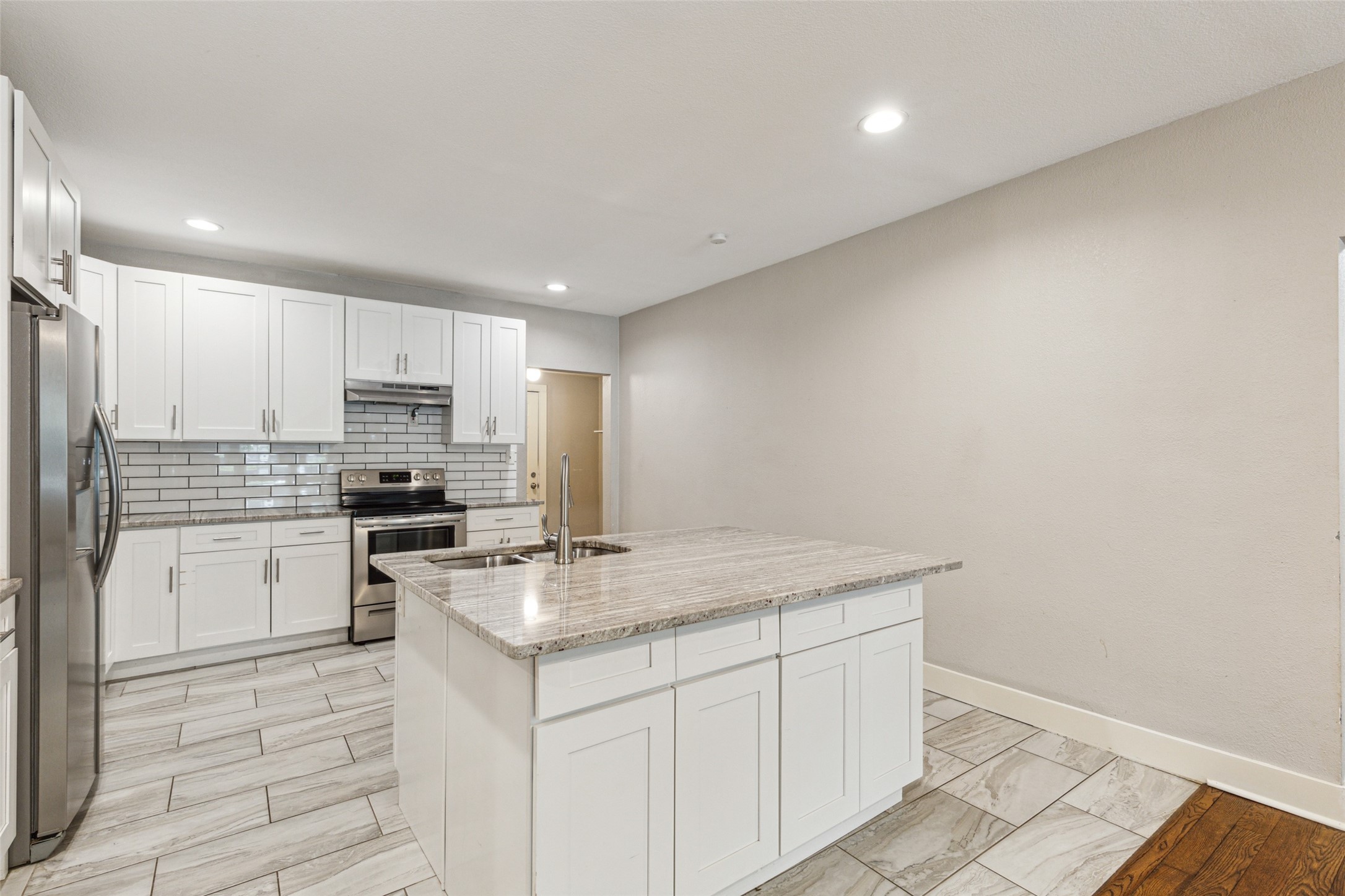 318 S Montreal Avenue