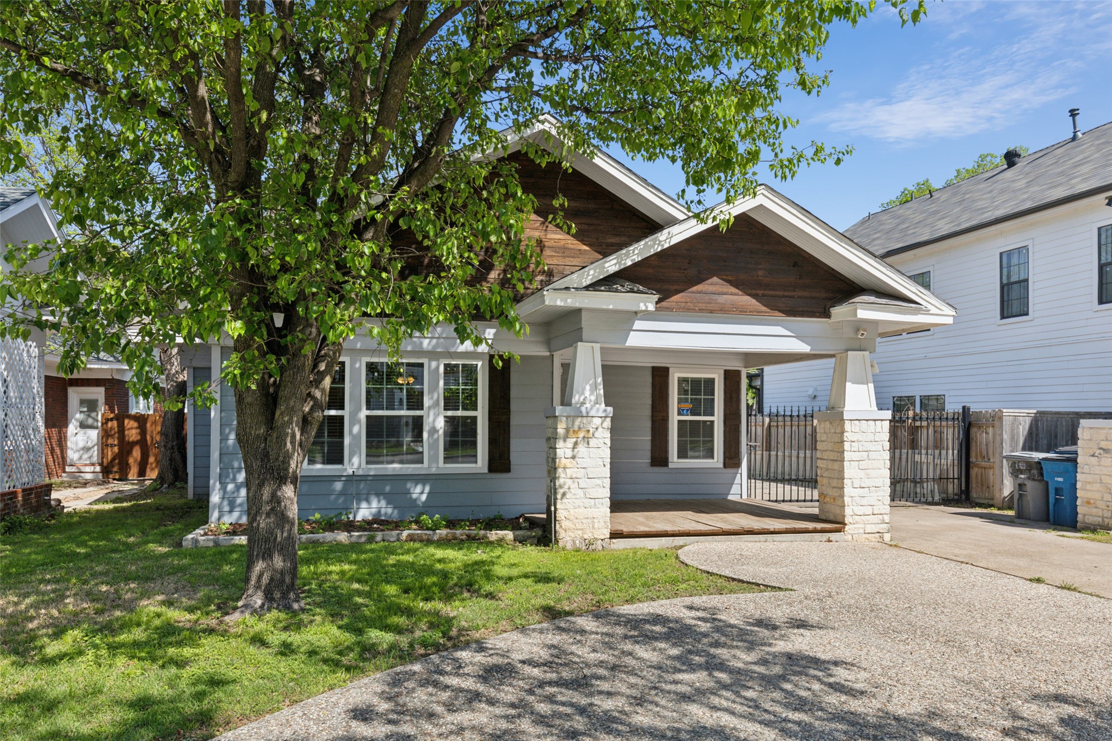 318 S Montreal Avenue