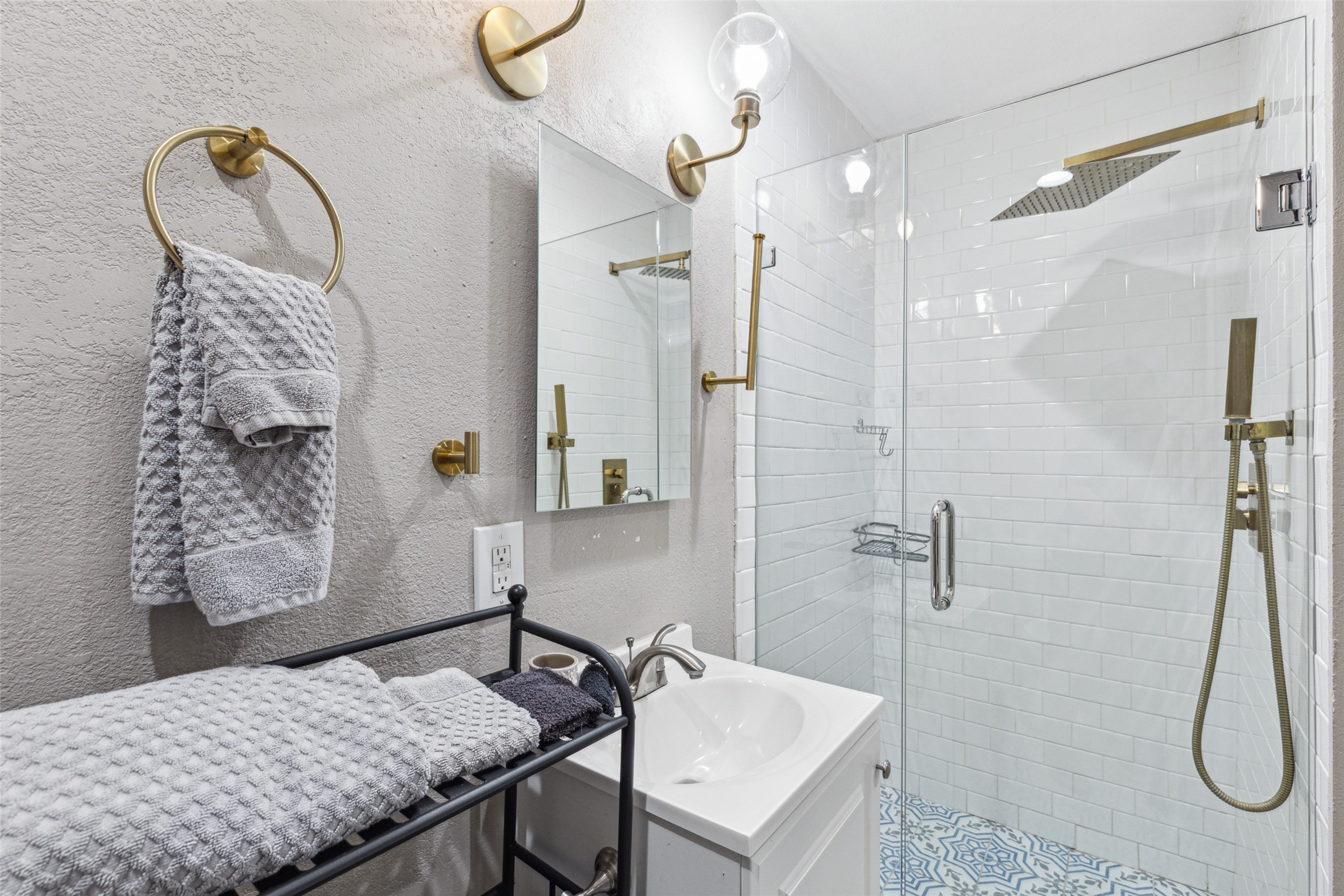 318 S Montreal Avenue