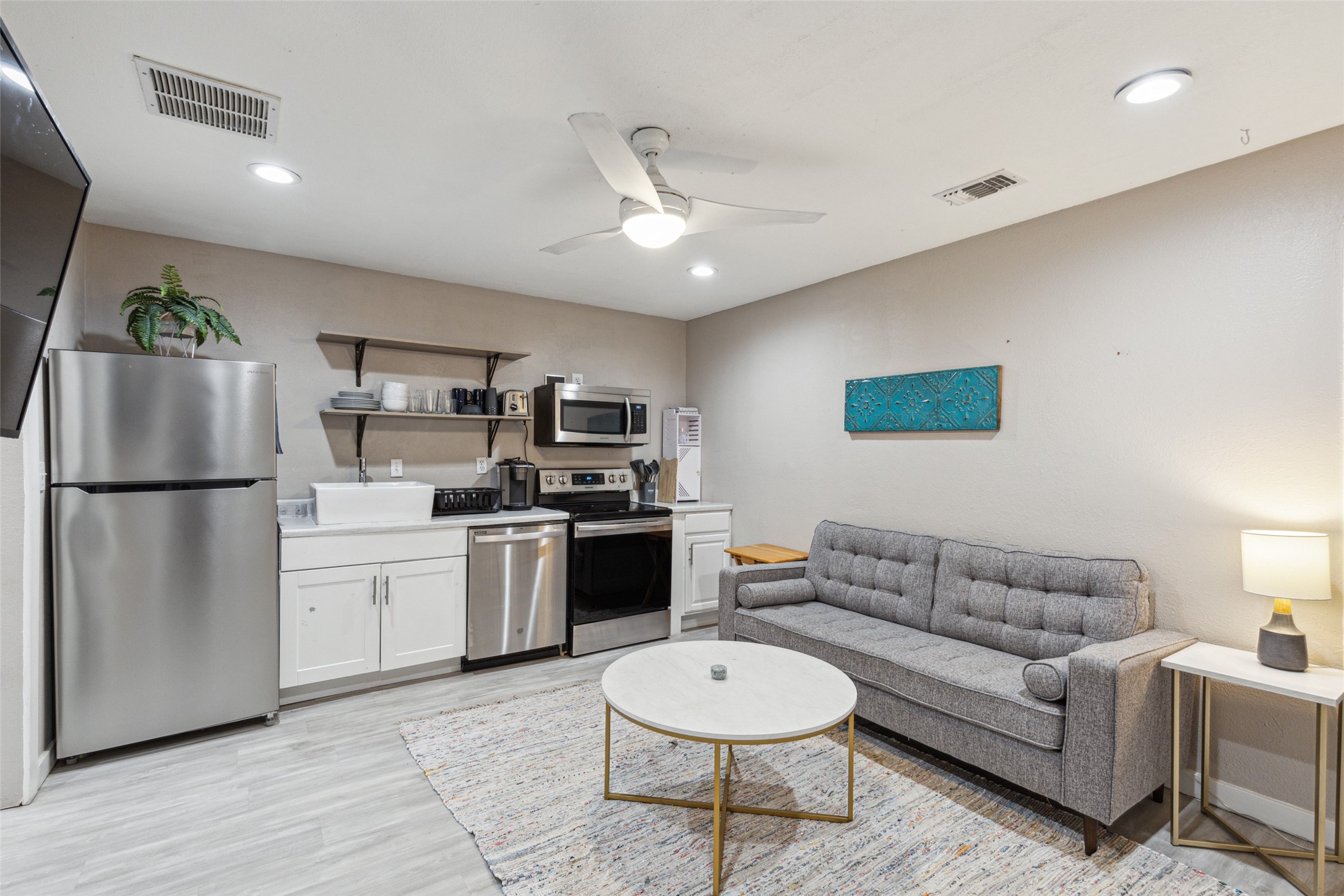 318 S Montreal Avenue