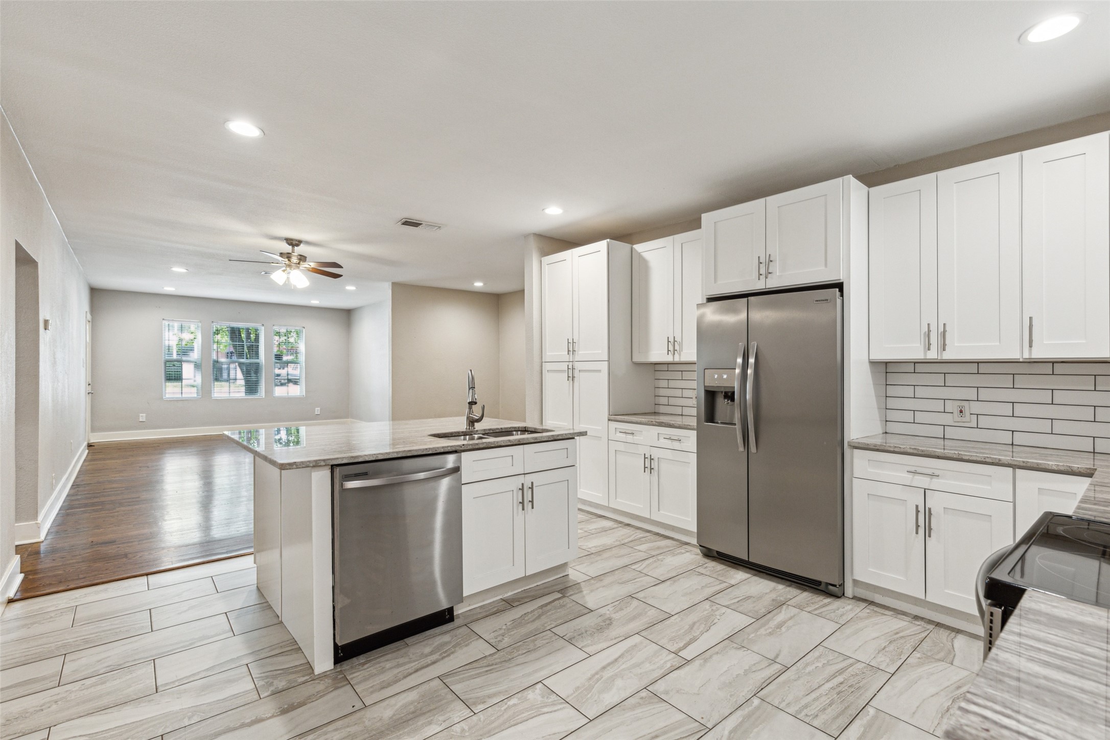 318 S Montreal Avenue