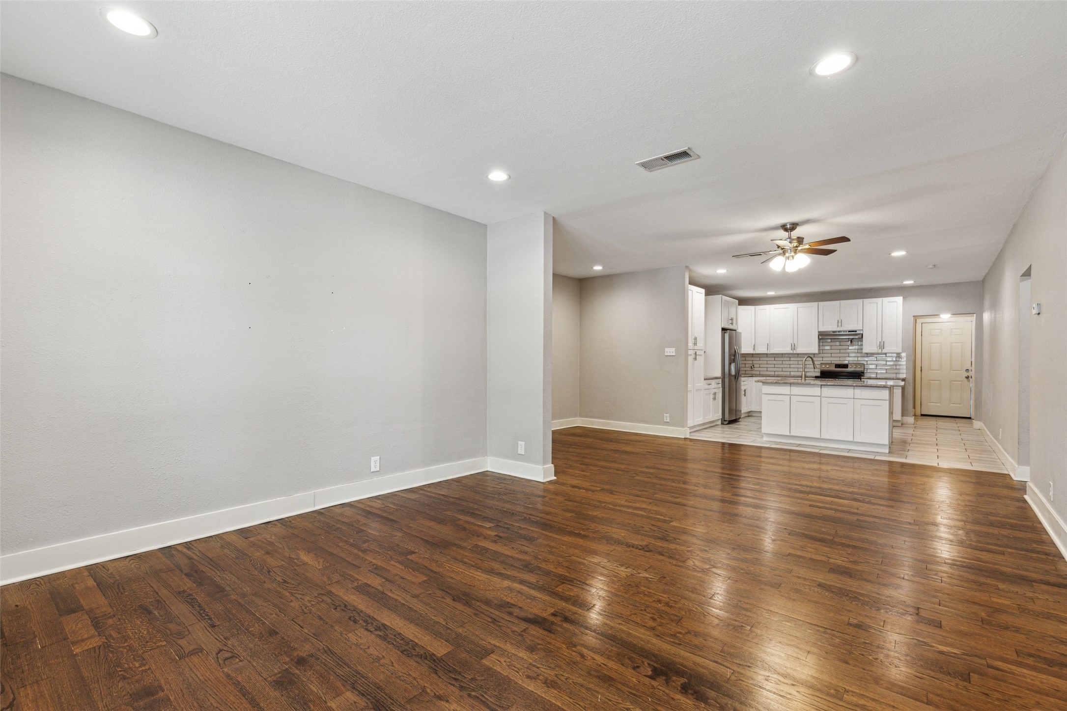 318 S Montreal Avenue