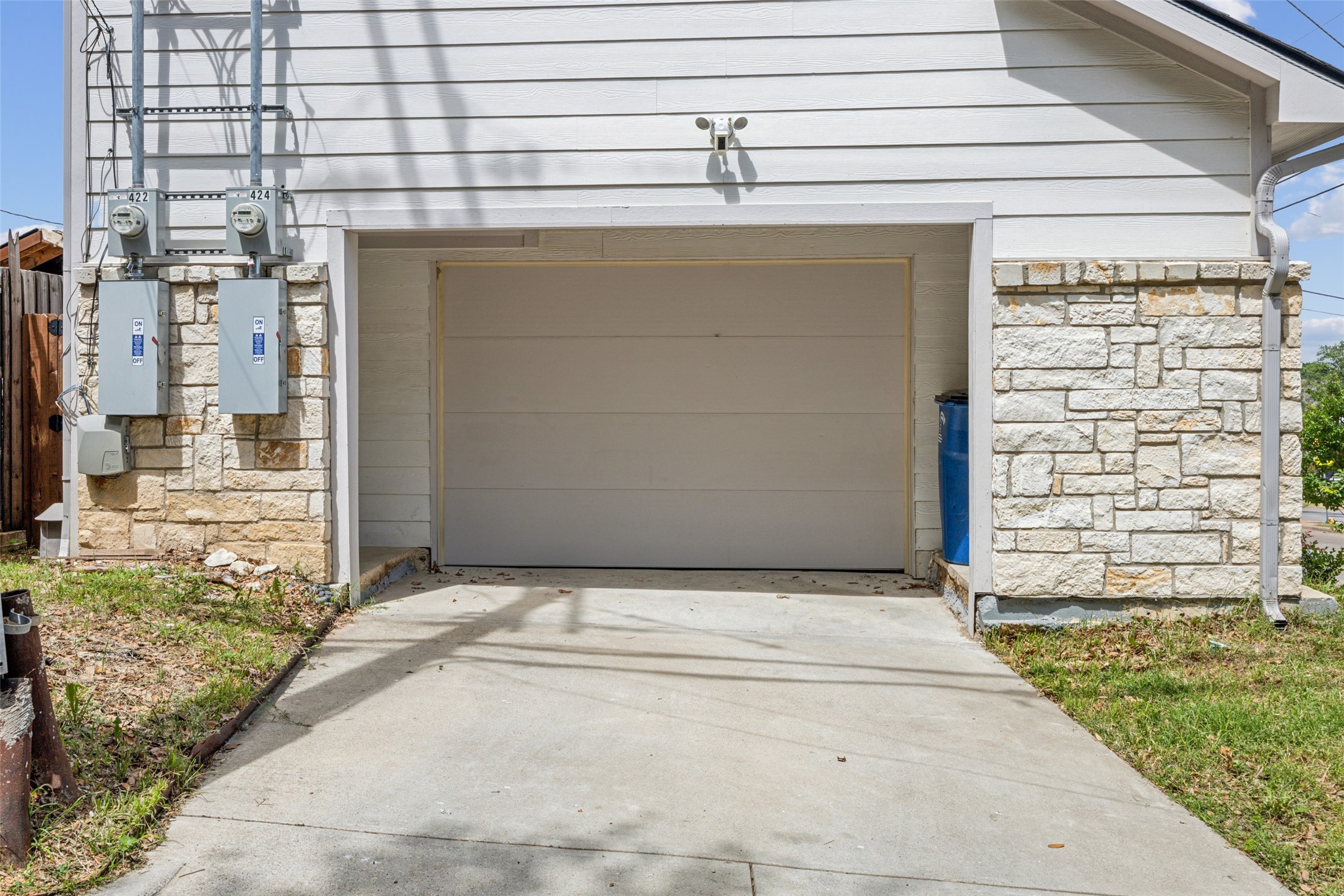 1964 W Davis Street