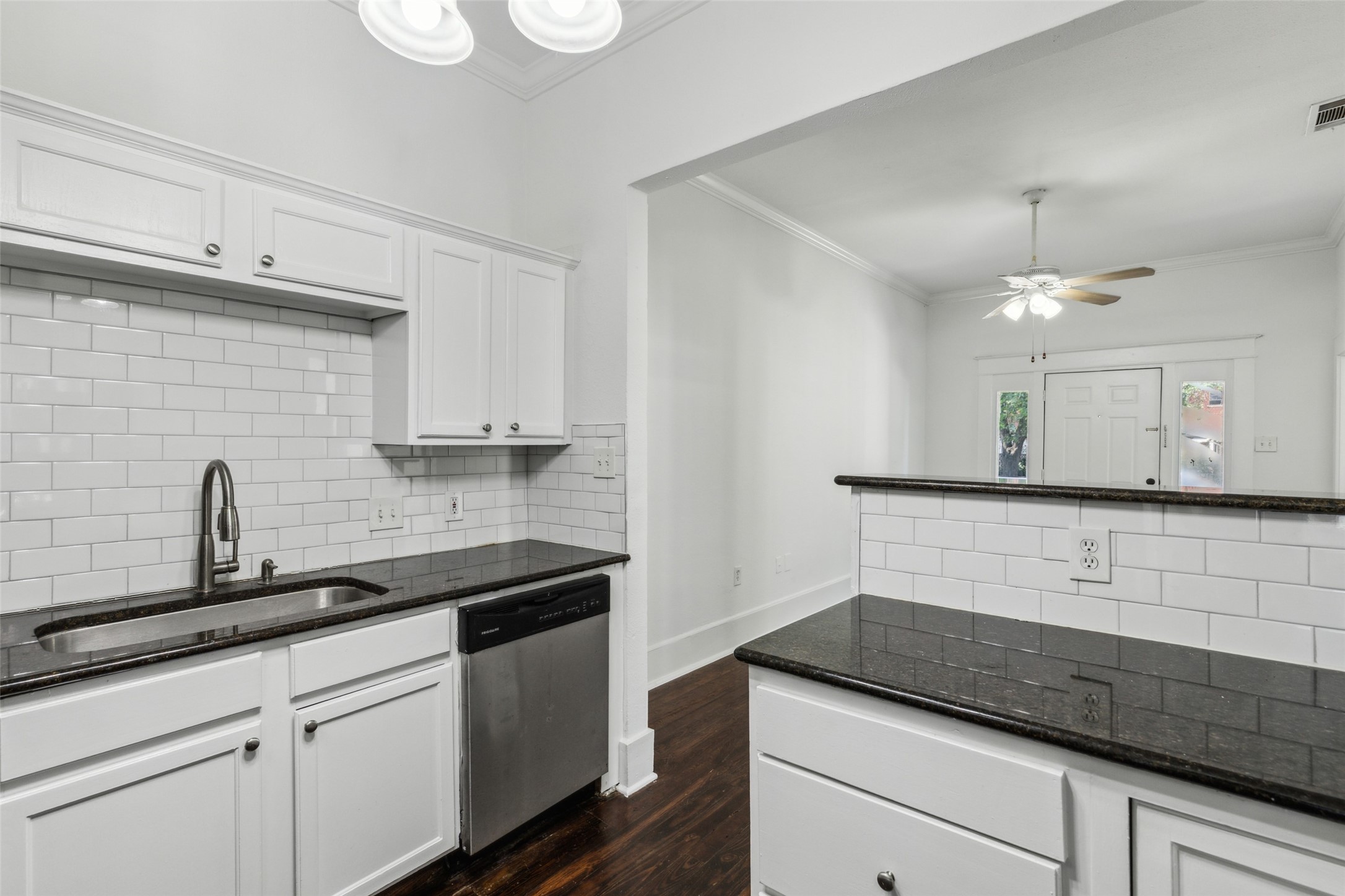 820 W 10th Street