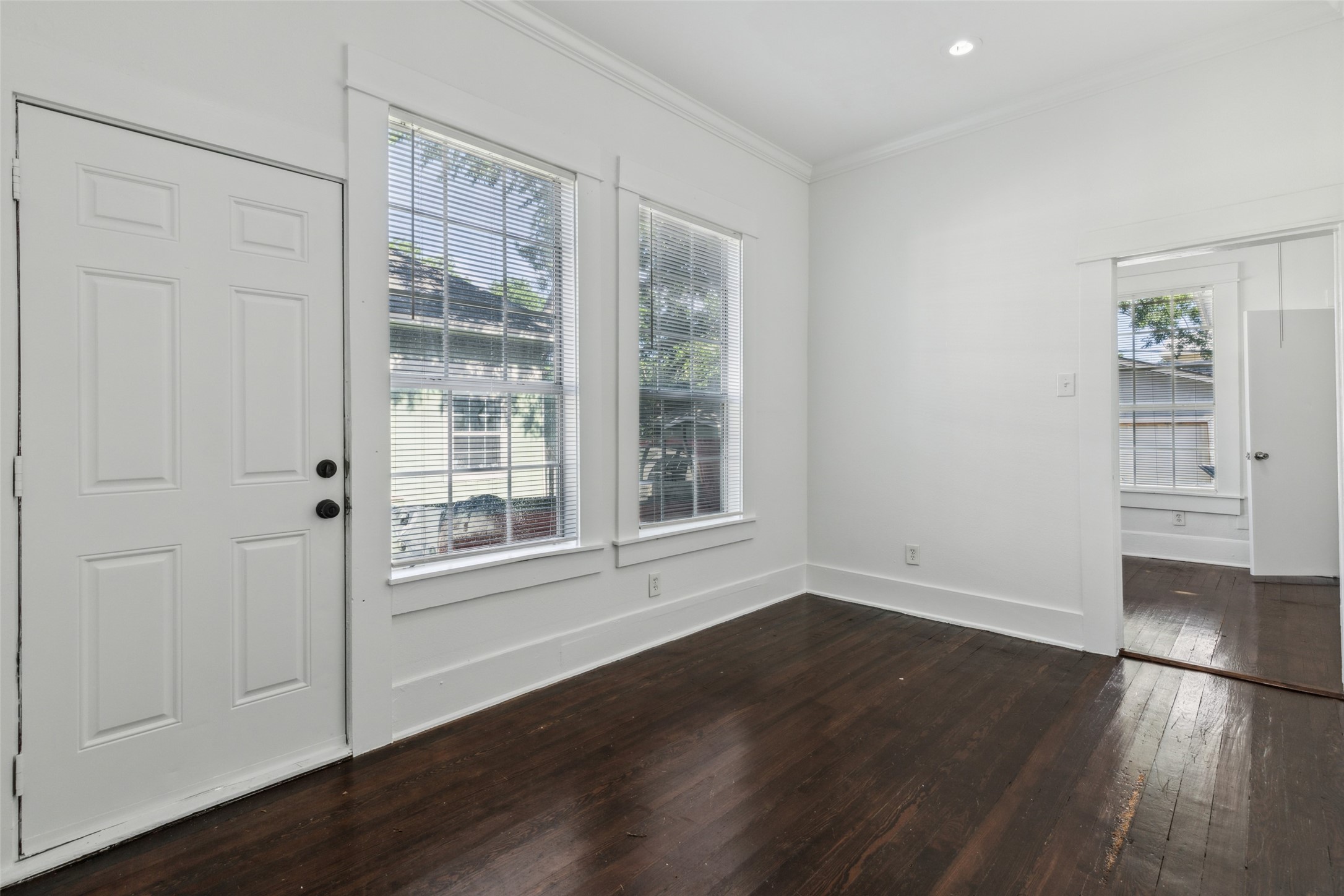 820 W 10th Street