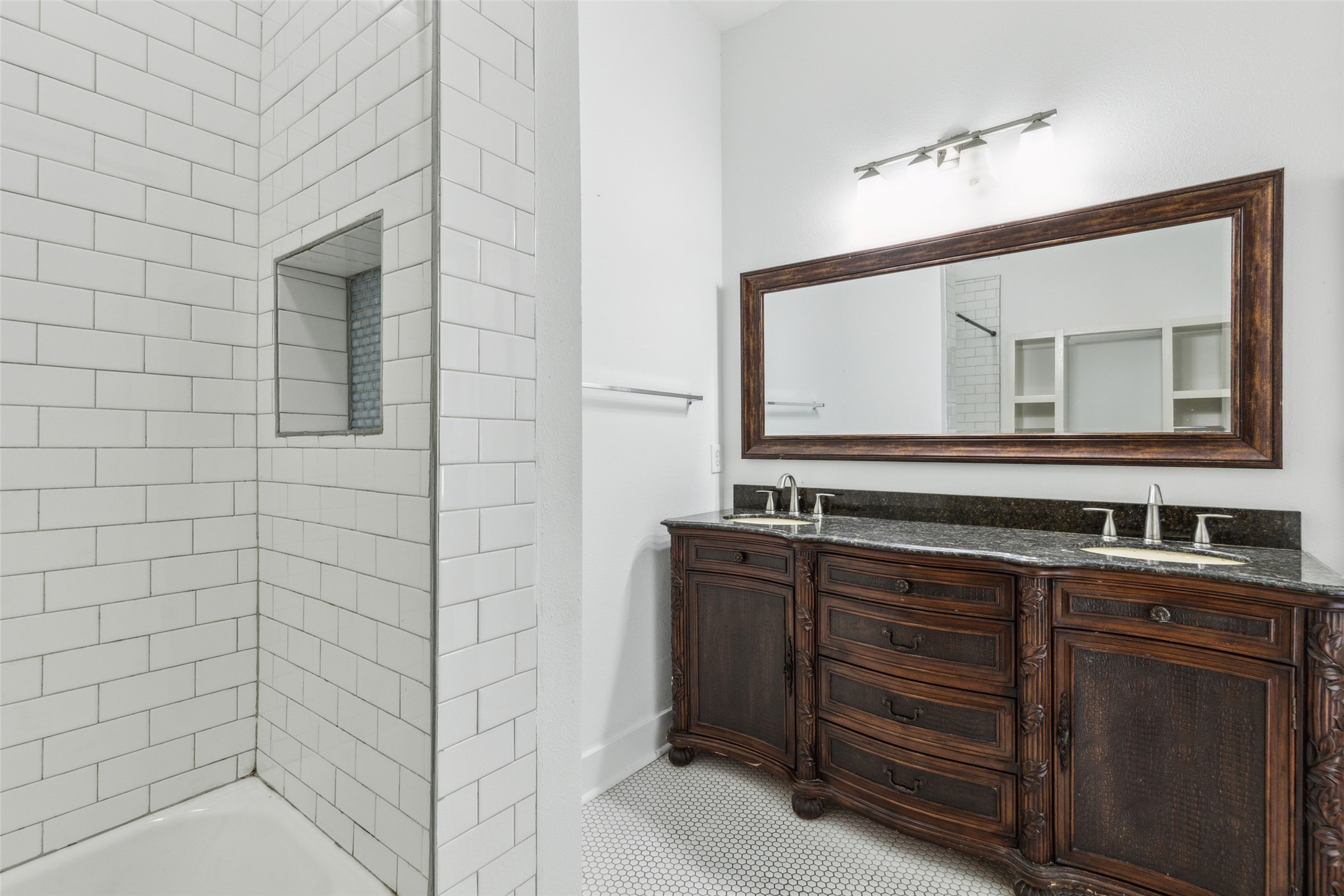 820 W 10th Street