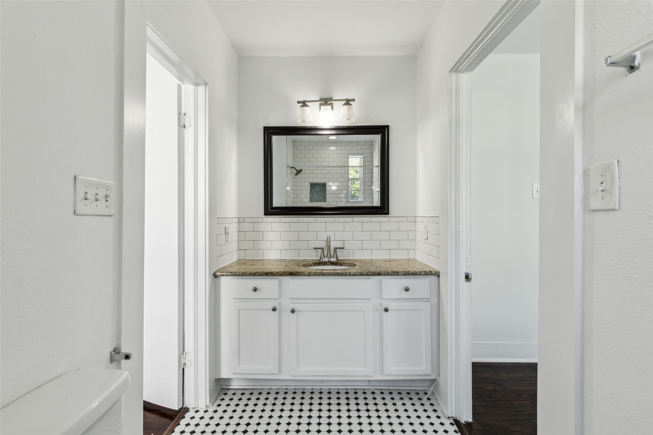820 W 10th Street