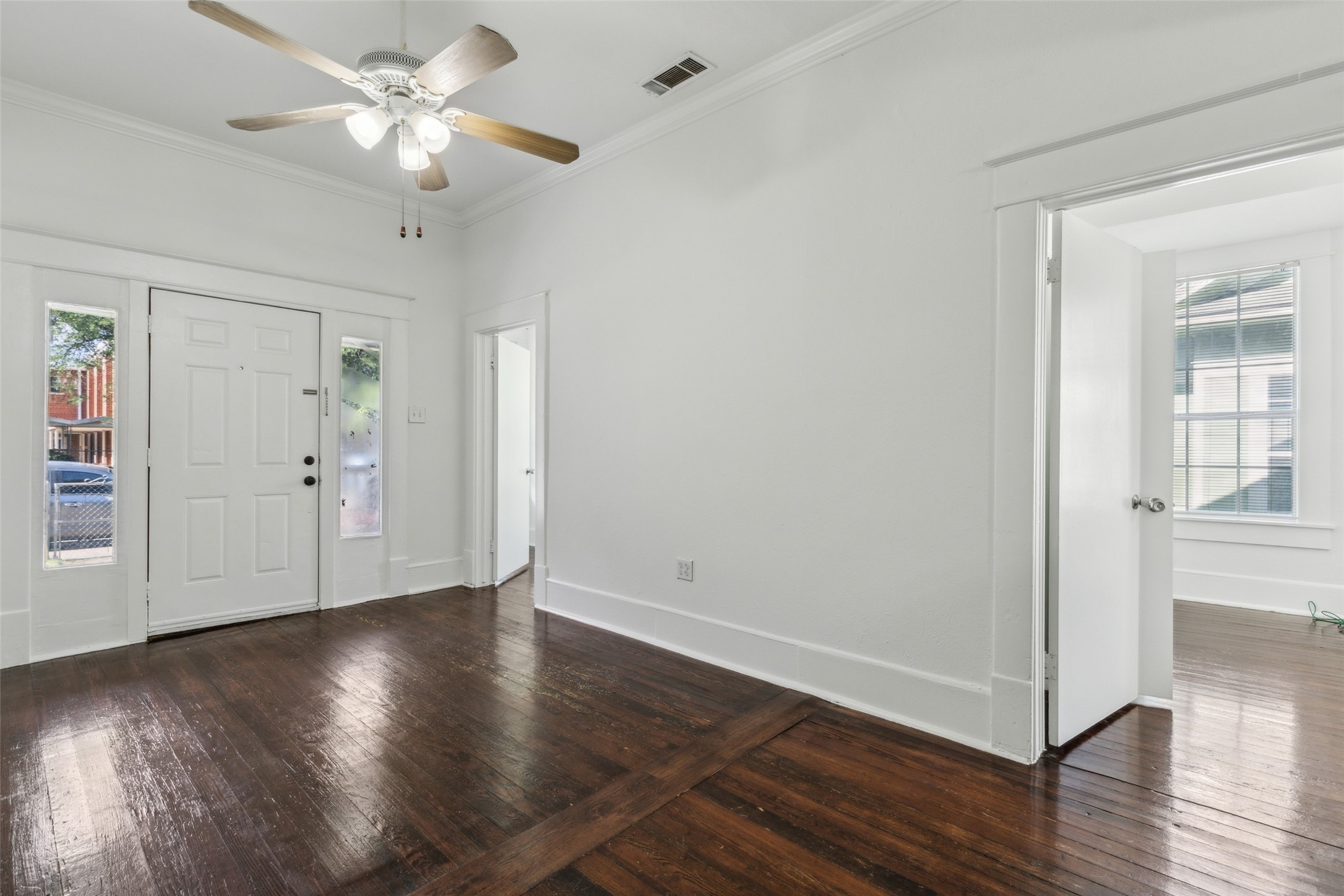 820 W 10th Street