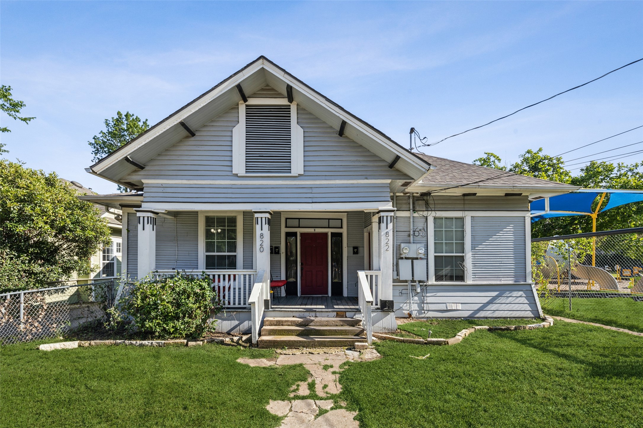 820 W 10th Street