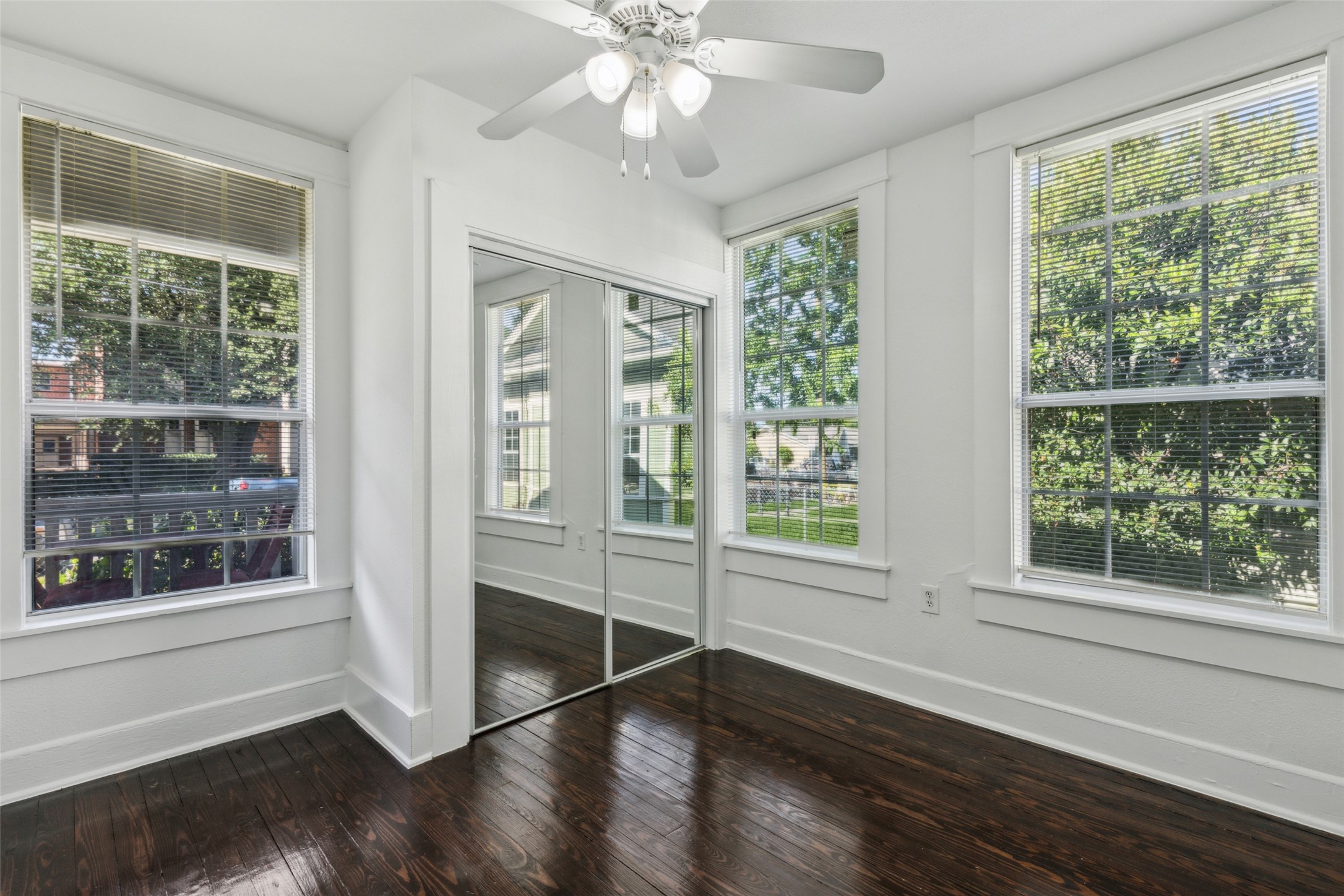 820 W 10th Street