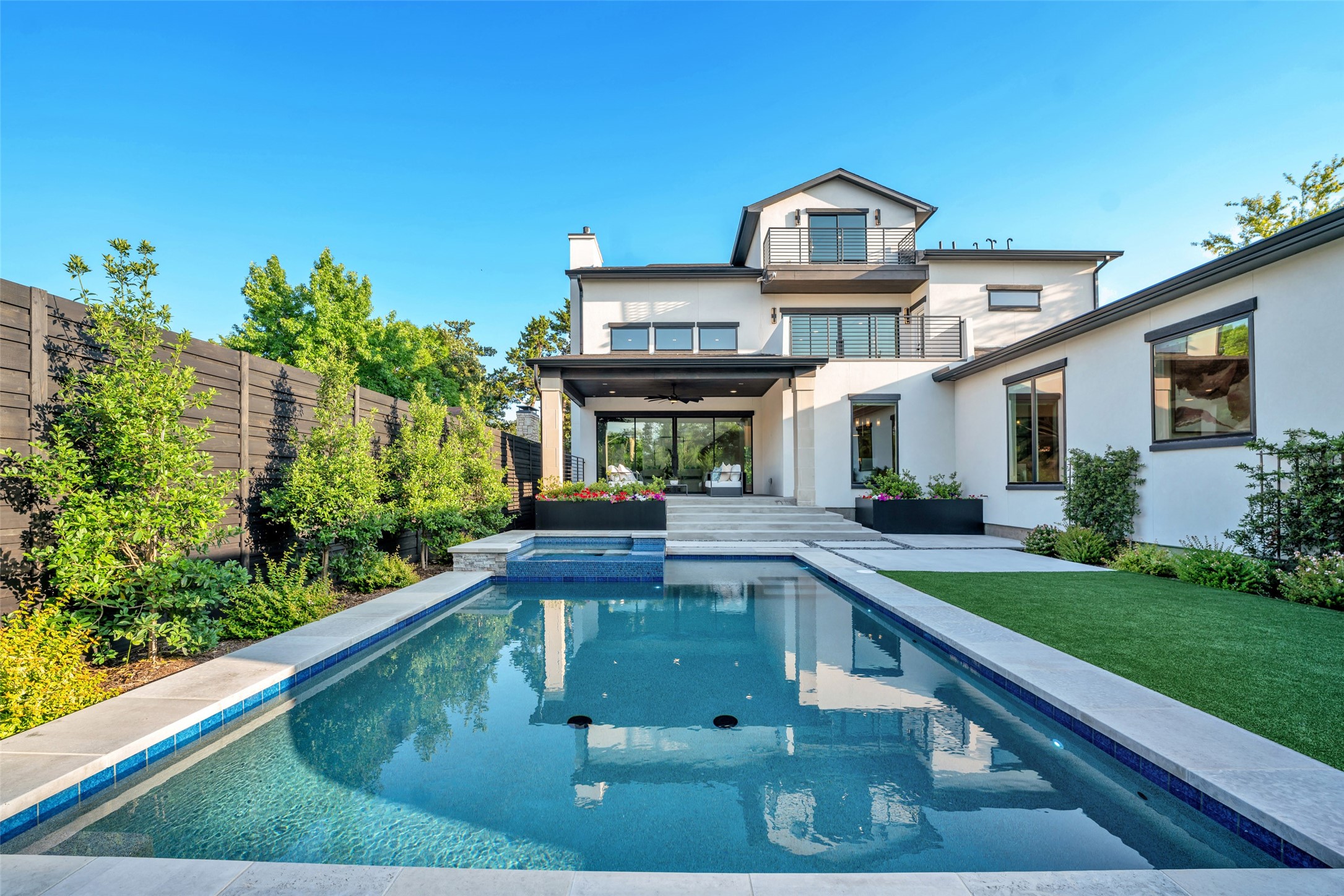 419 W Colorado Boulevard