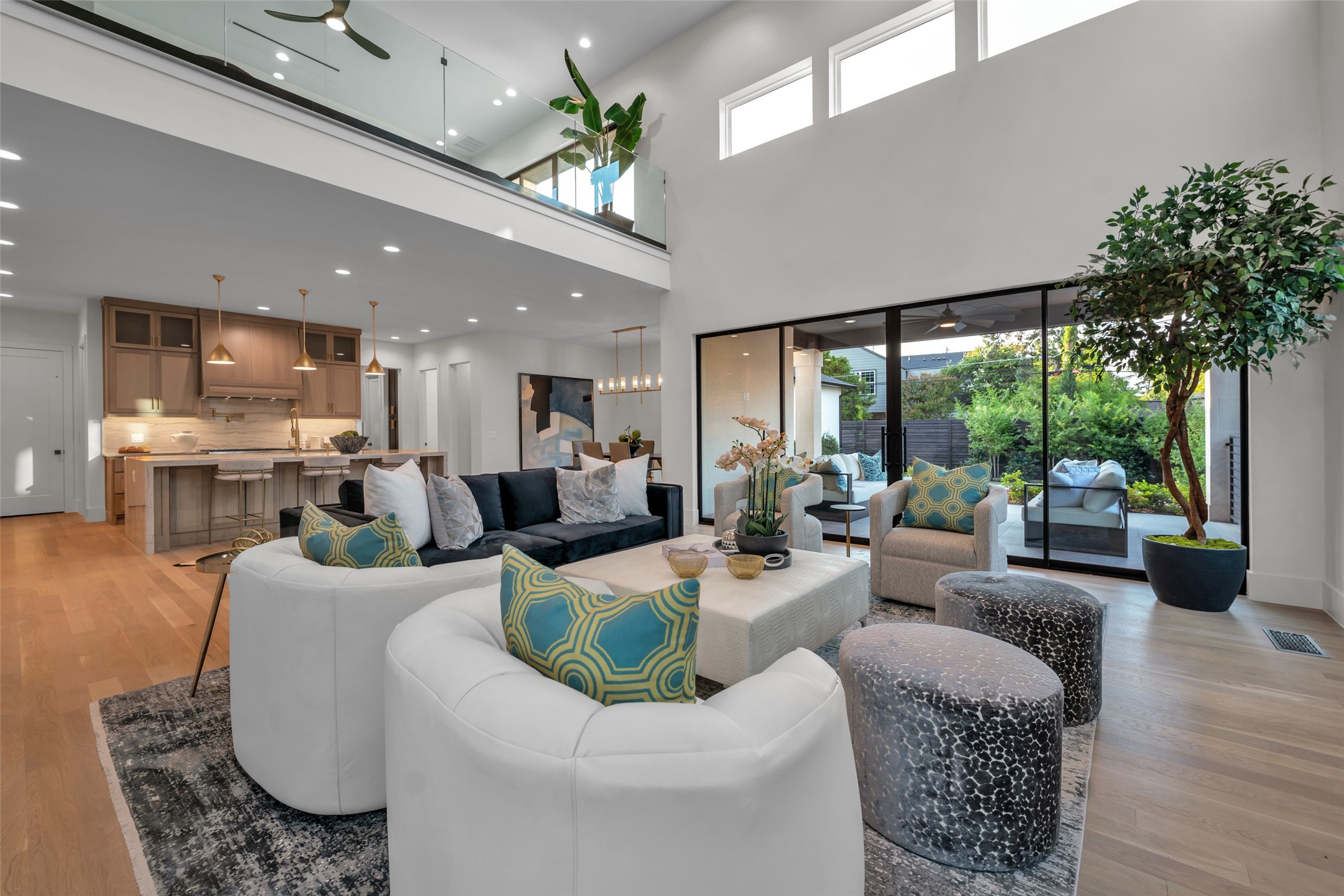 419 W Colorado Boulevard