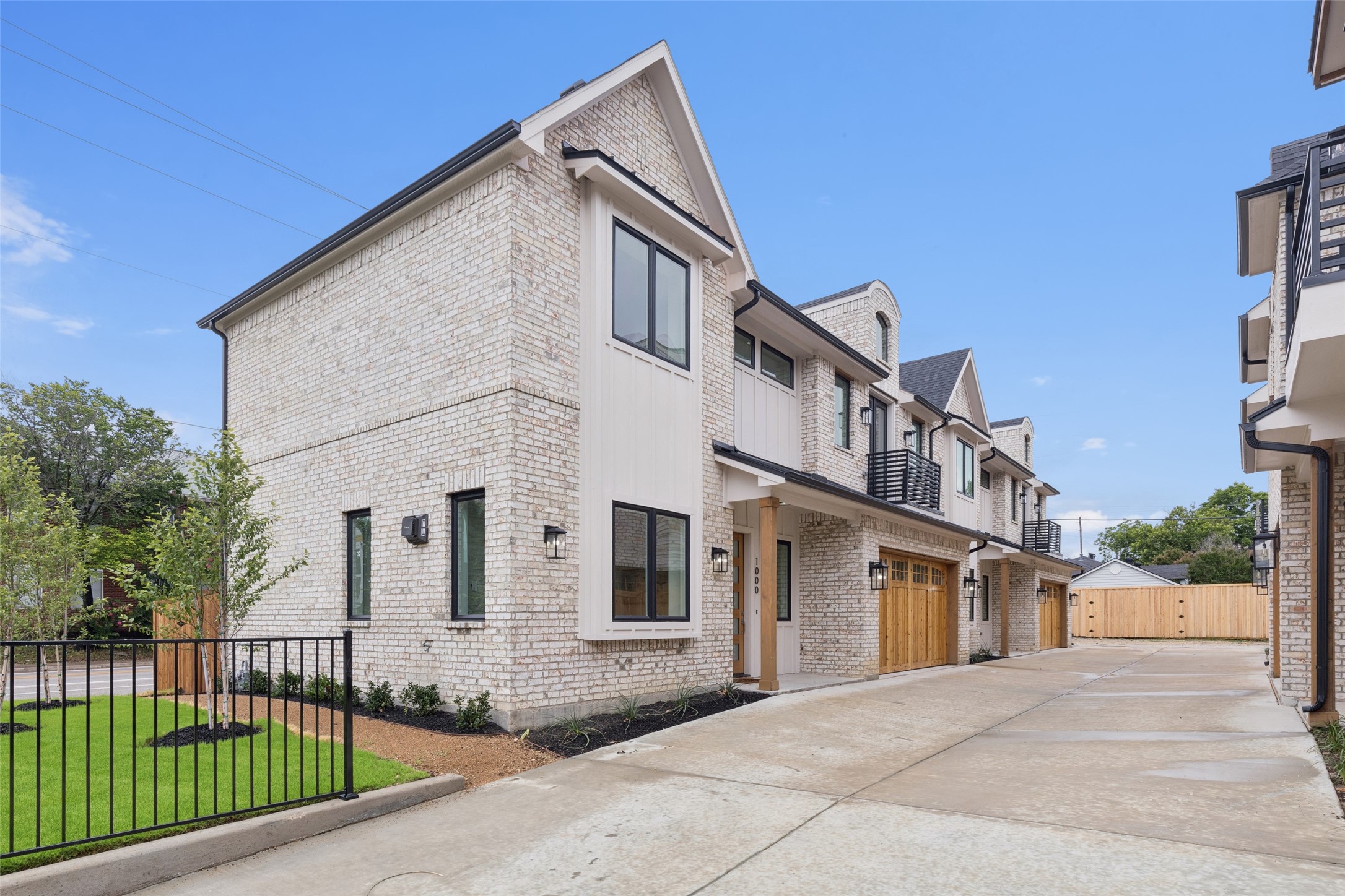 1000 W 10th Street