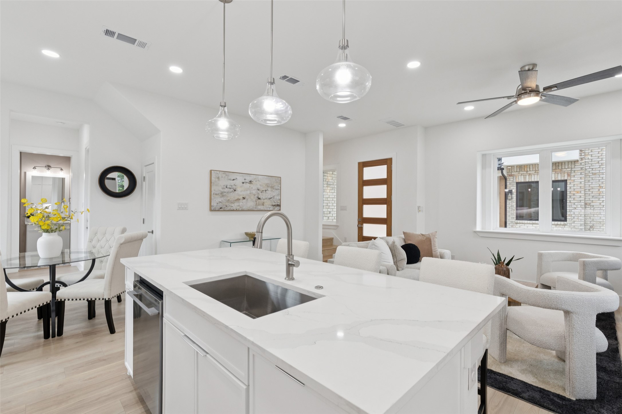 1000 W 10th Street