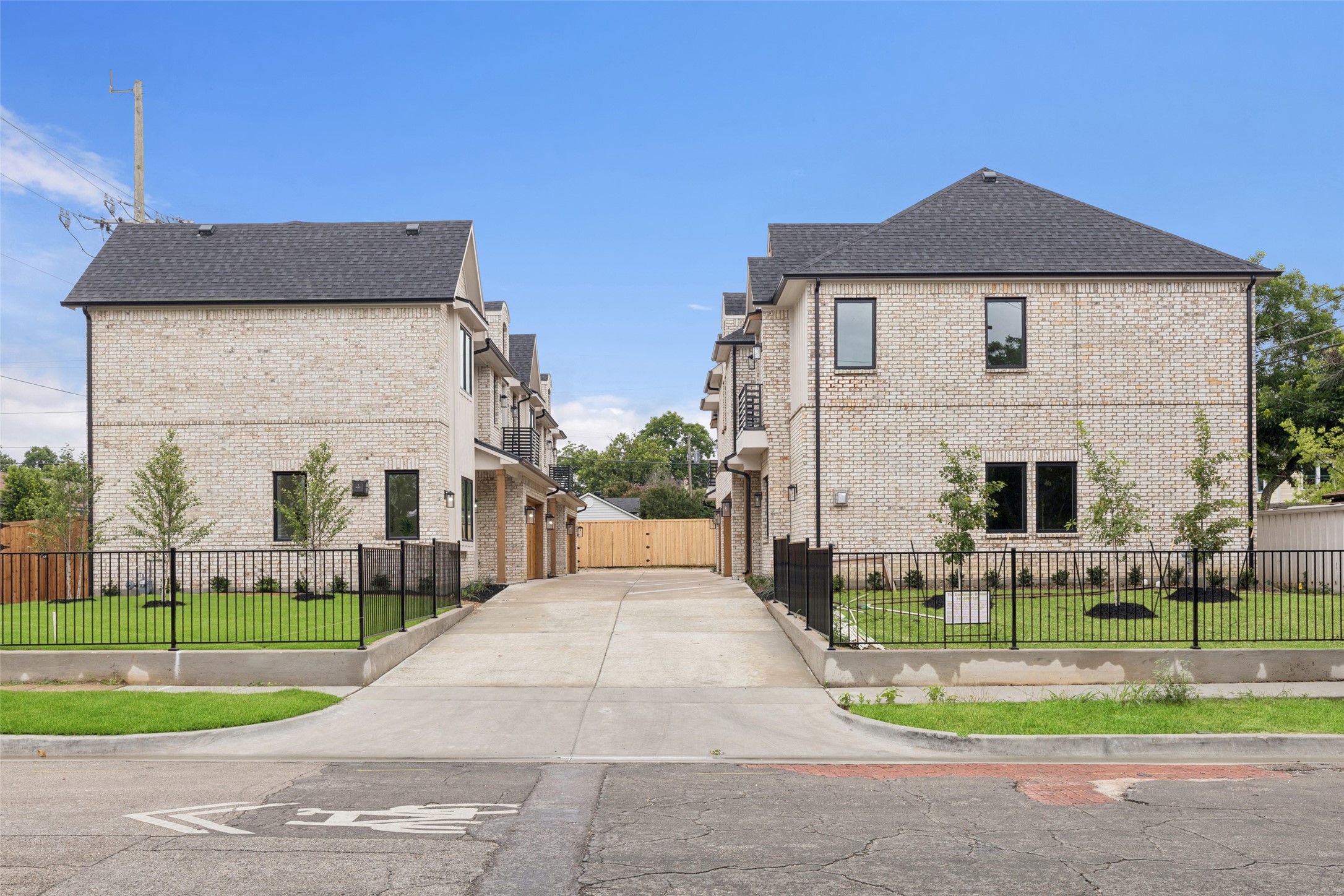 1000 W 10th Street