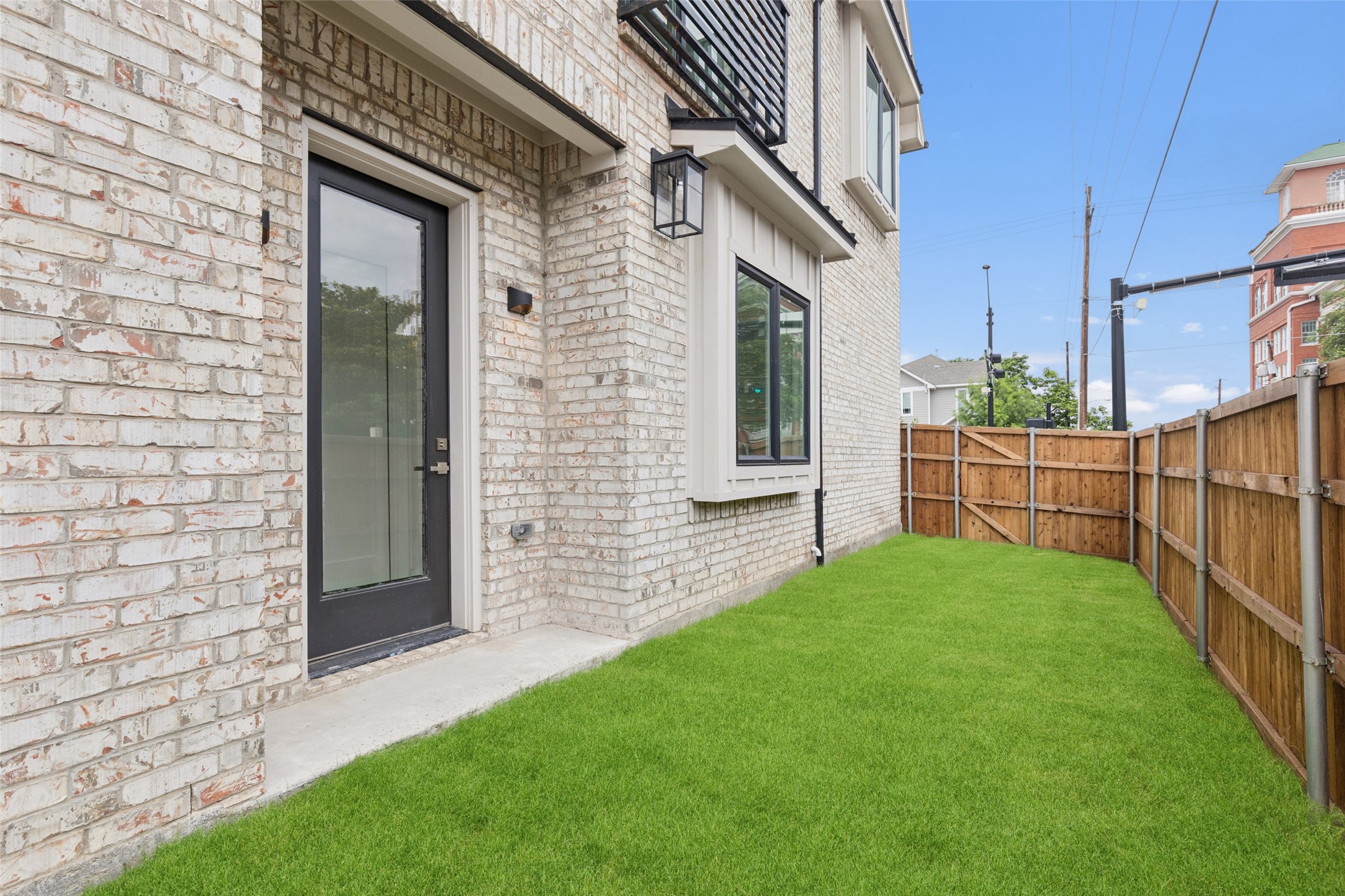 1000 W 10th Street