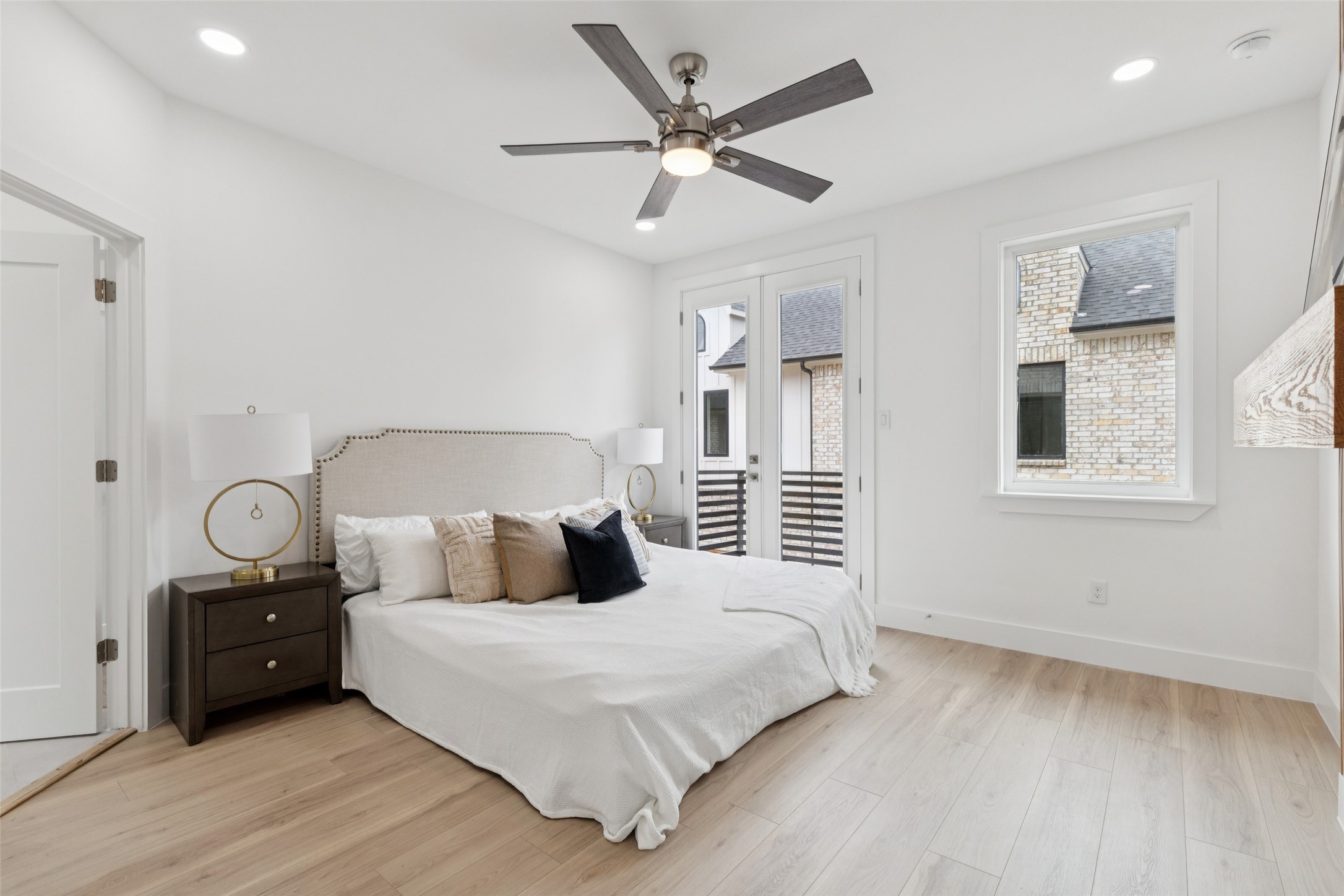 1000 W 10th Street
