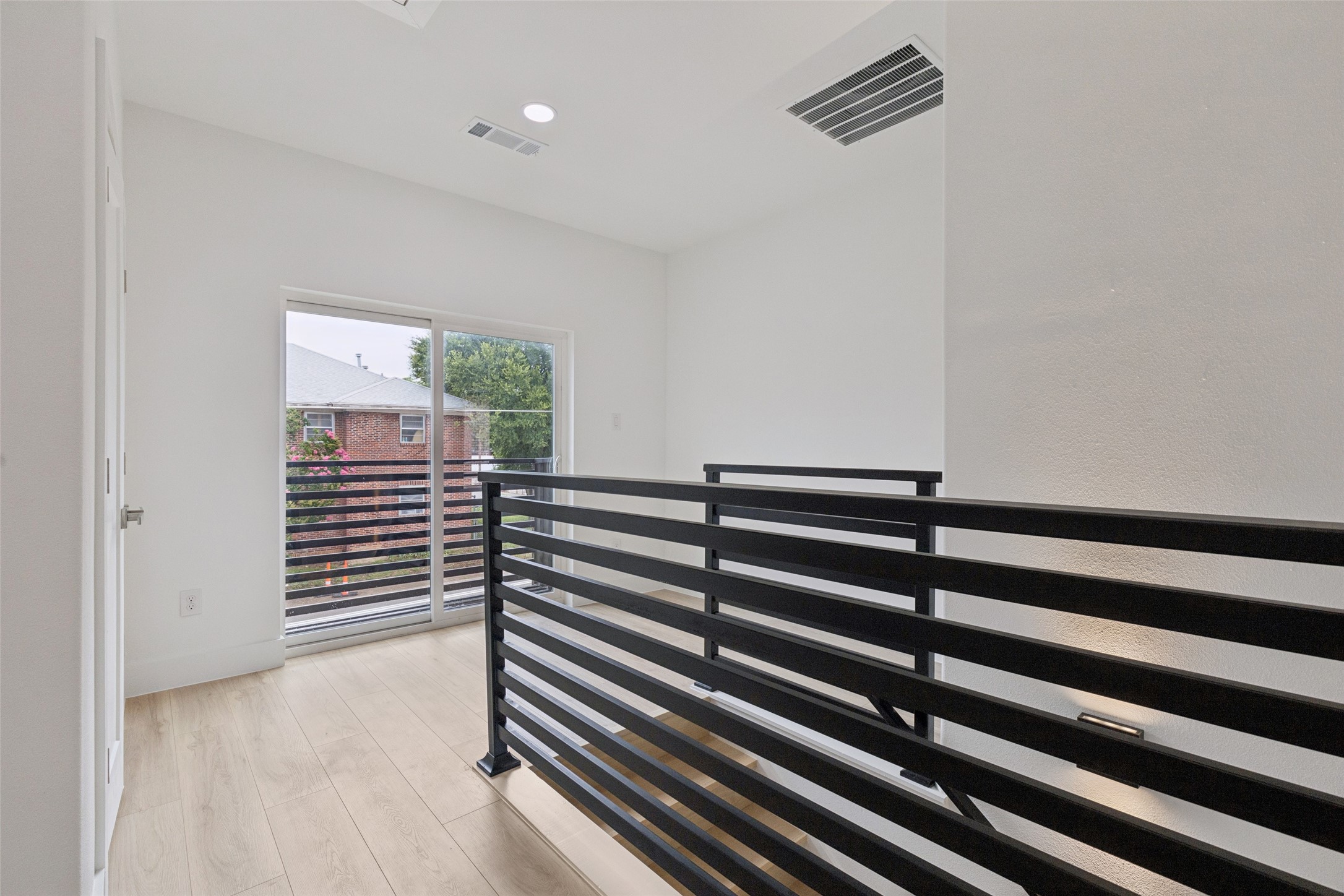 1000 W 10th Street