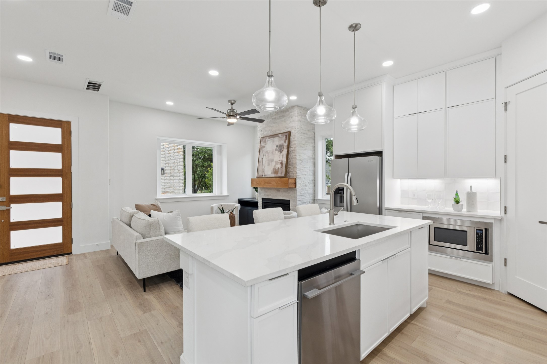 1000 W 10th Street