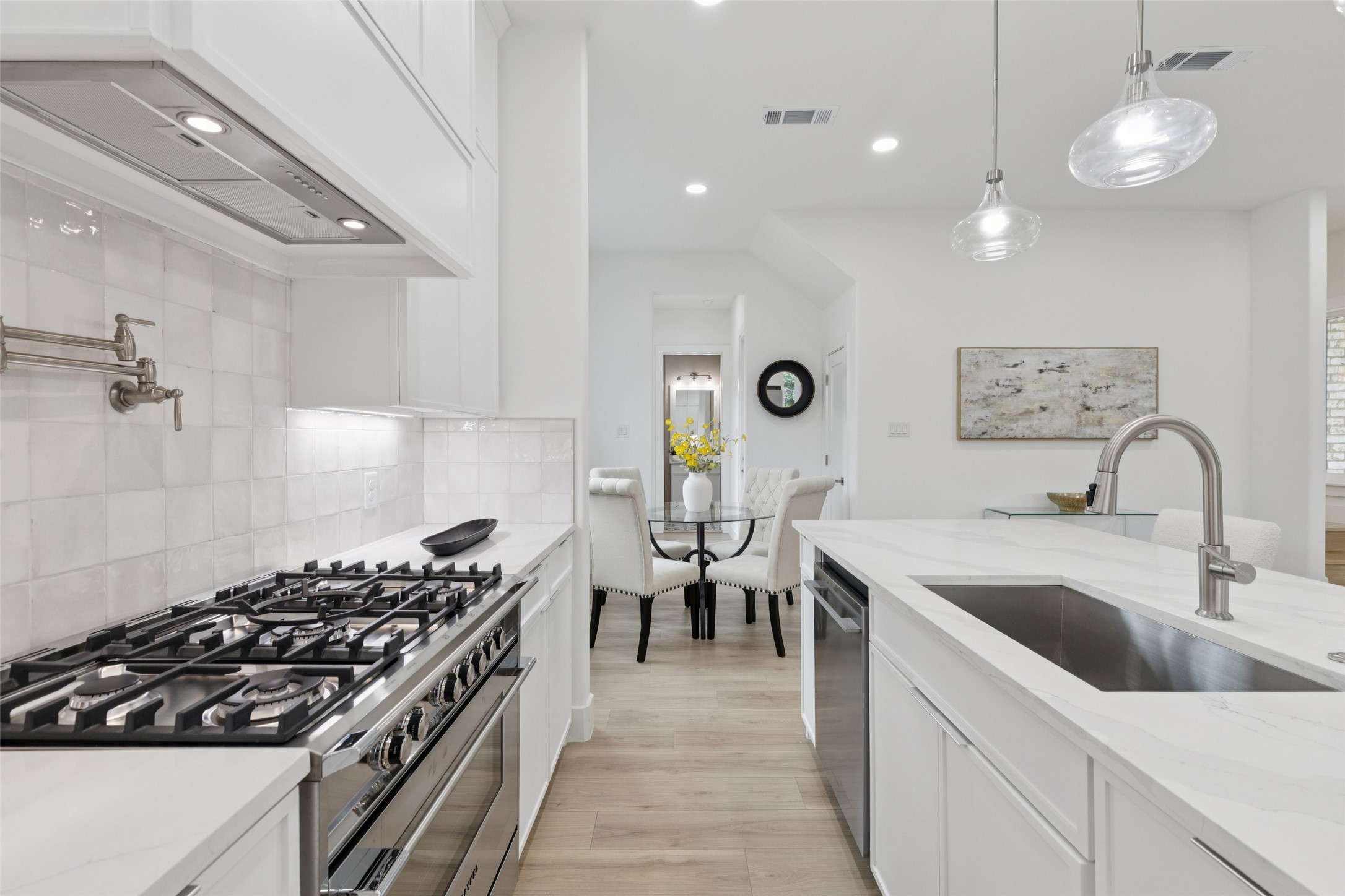 1000 W 10th Street