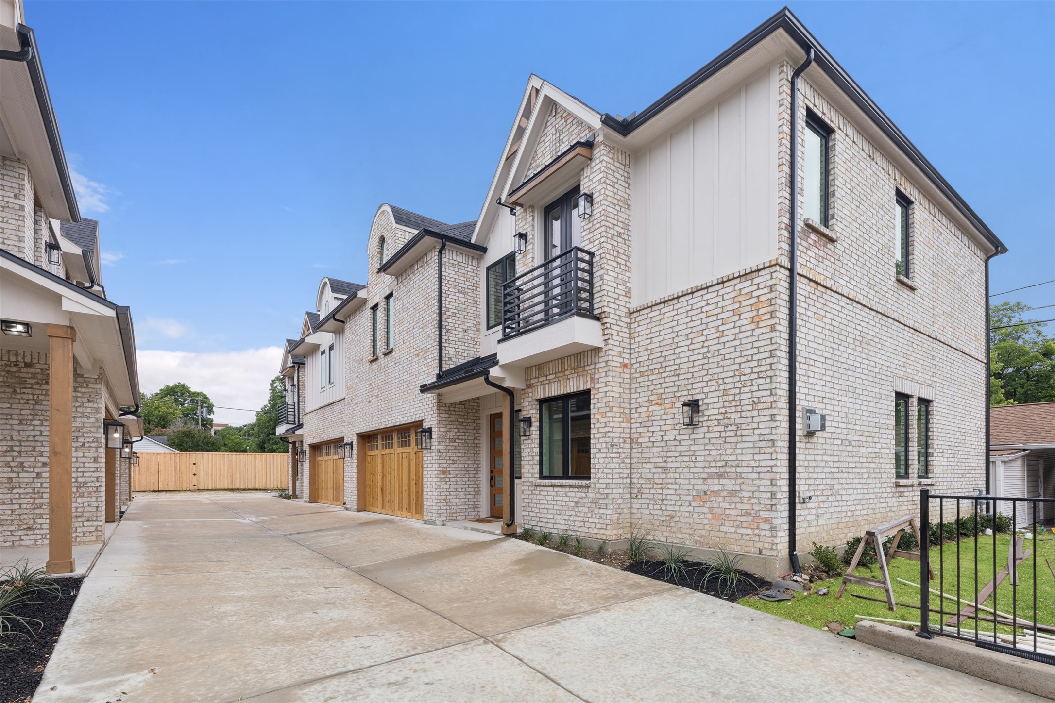 1004 W 10th Street