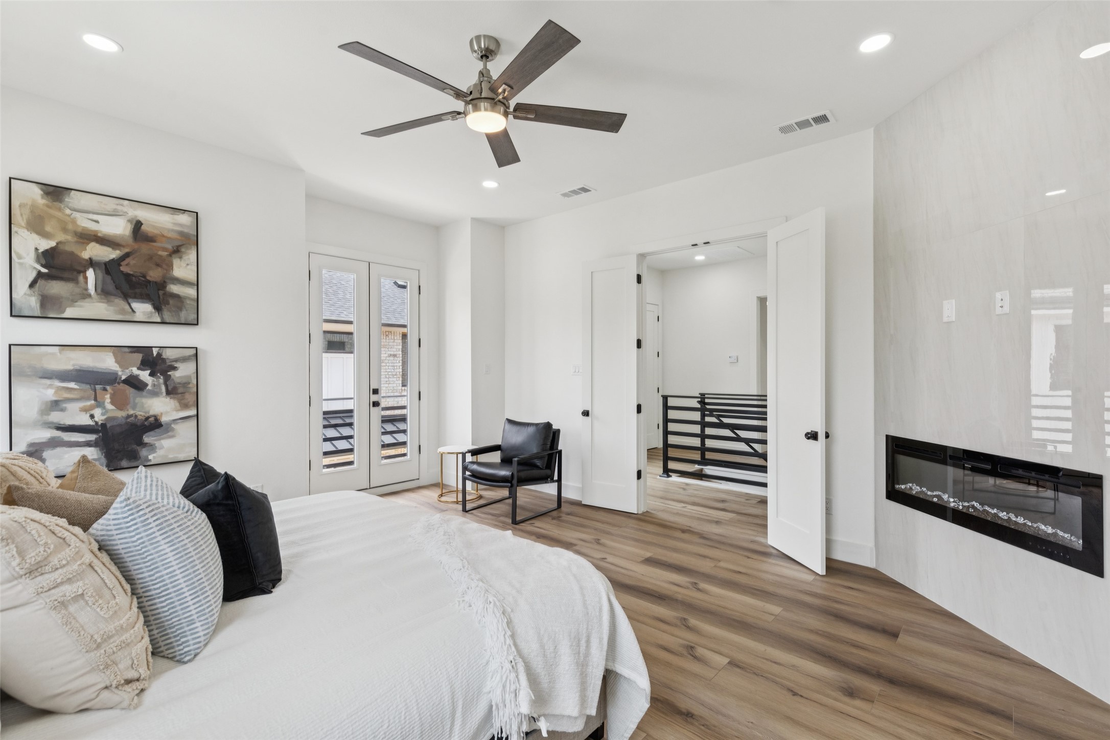 1004 W 10th Street