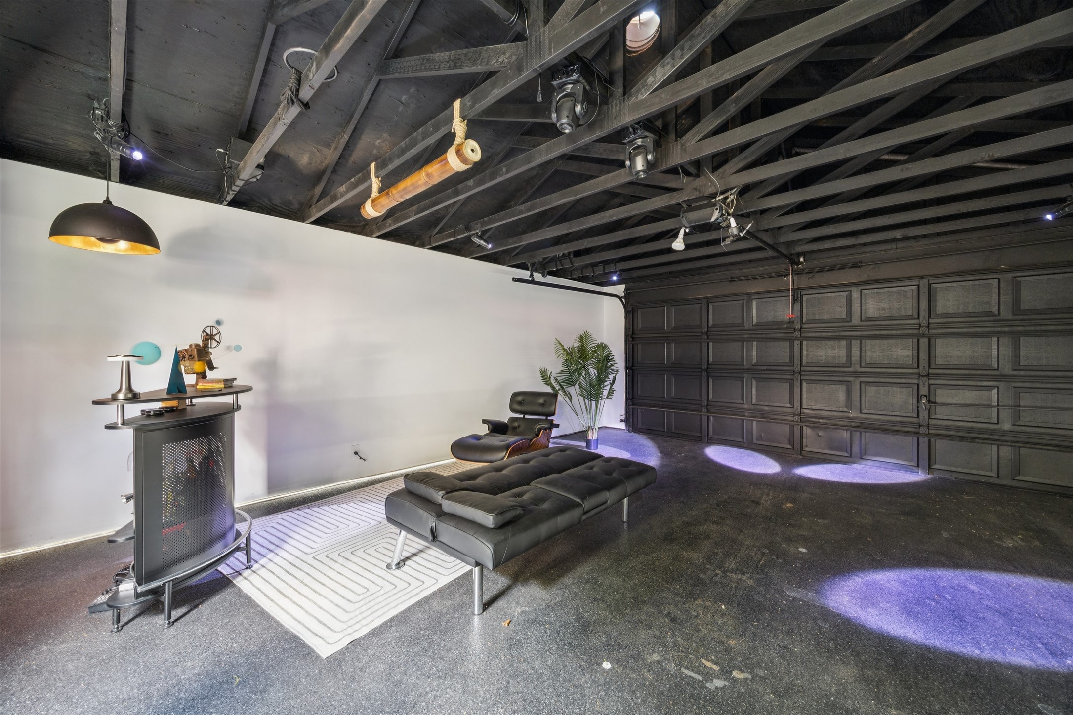 1147 N Windomere Avenue