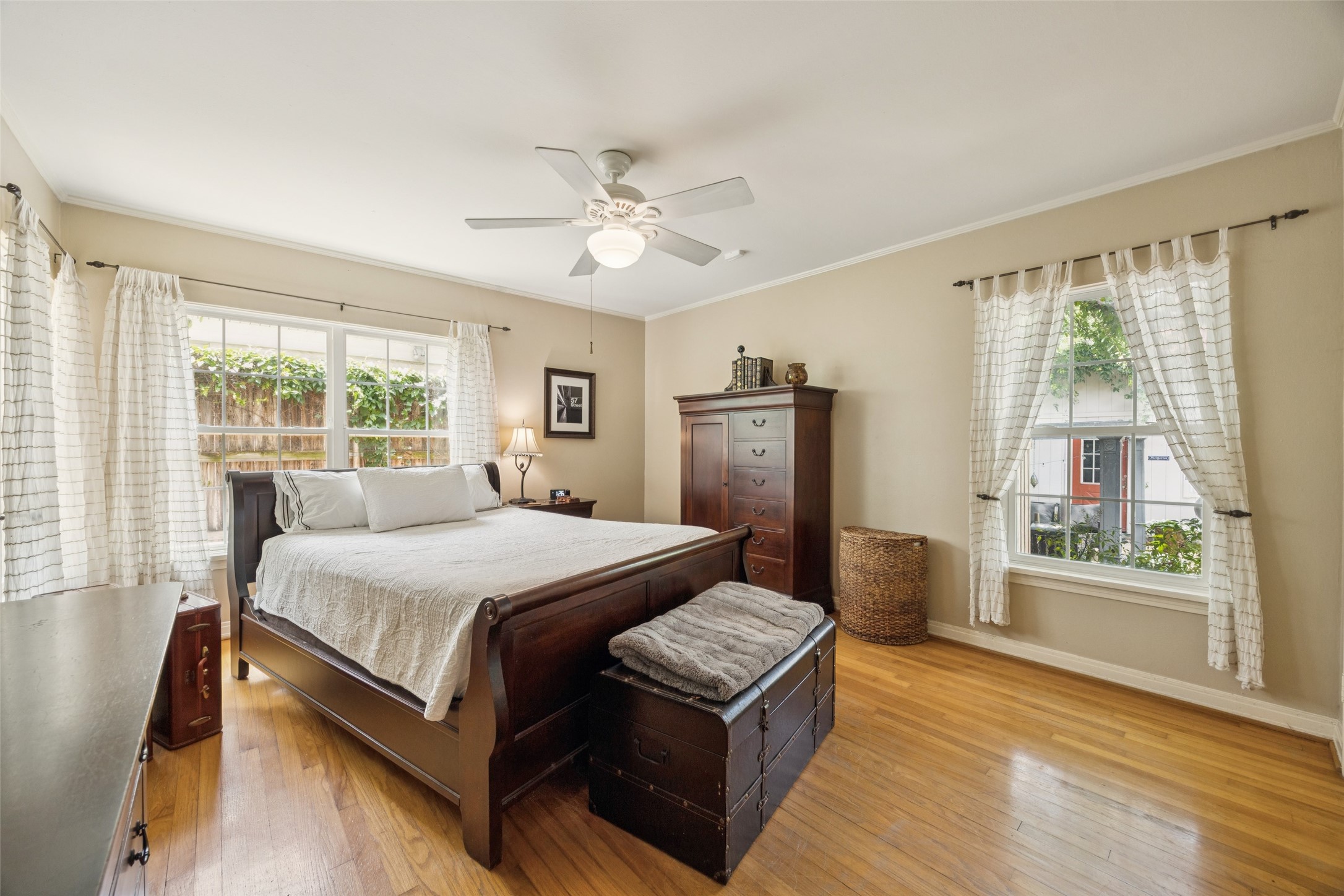 1147 N Windomere Avenue