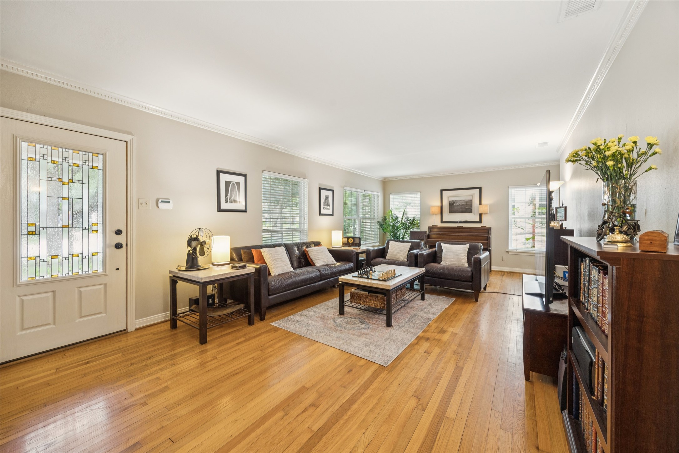 1147 N Windomere Avenue