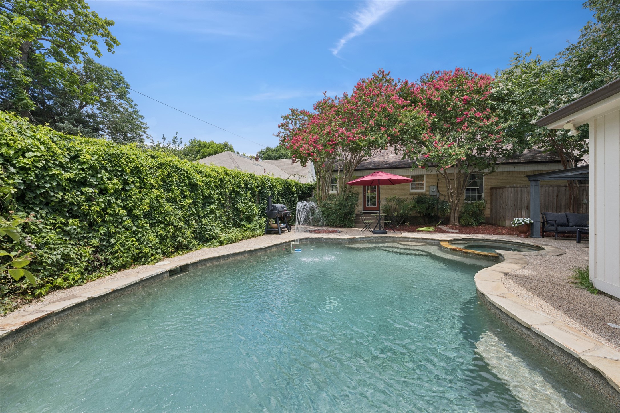 1147 N Windomere Avenue