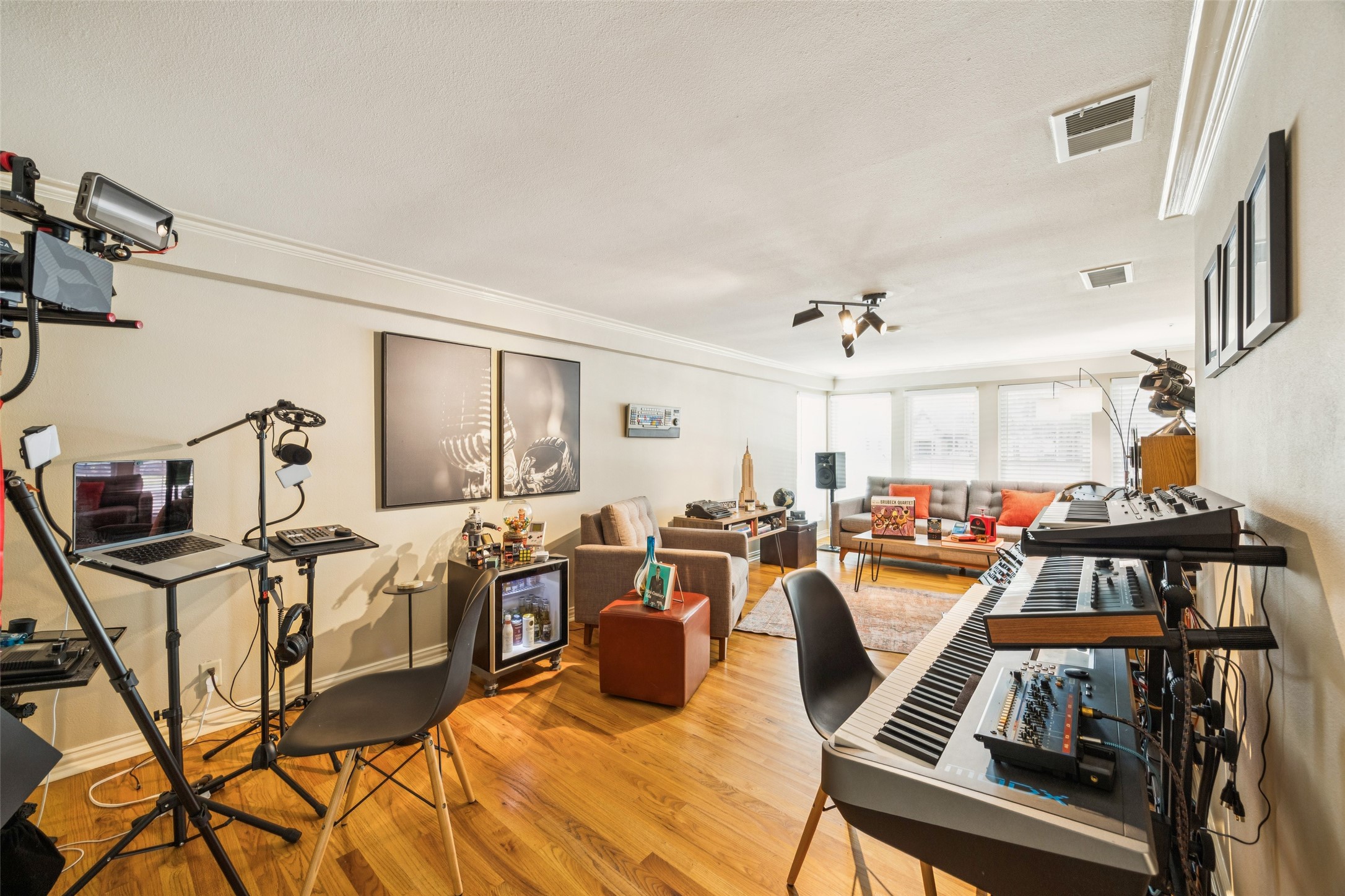 1147 N Windomere Avenue