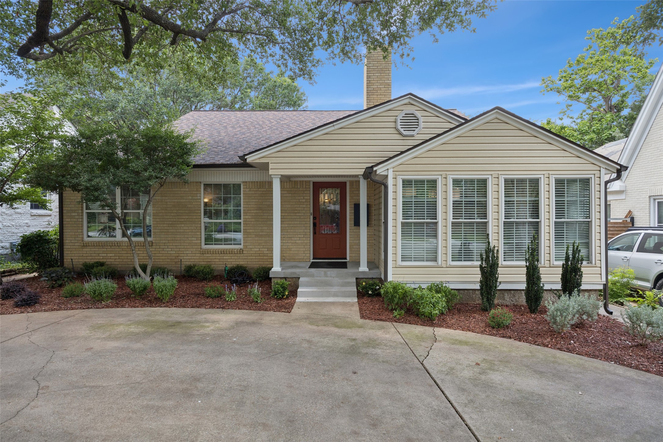 1147 N Windomere Avenue