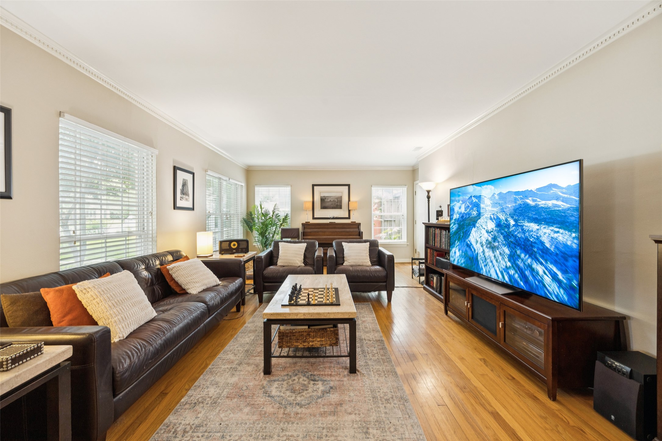 1147 N Windomere Avenue