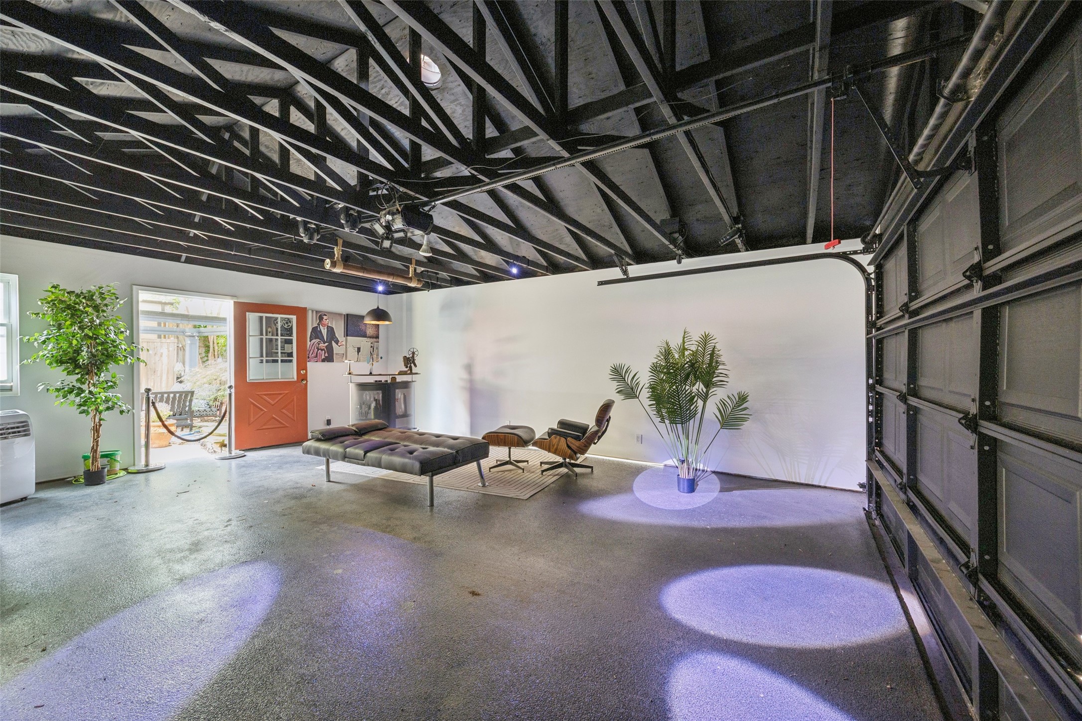 1147 N Windomere Avenue