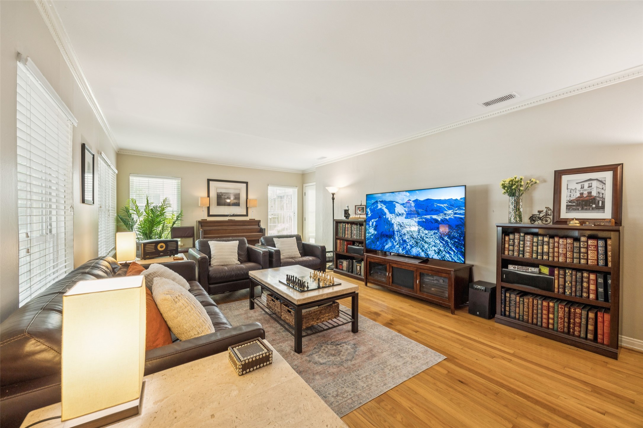 1147 N Windomere Avenue