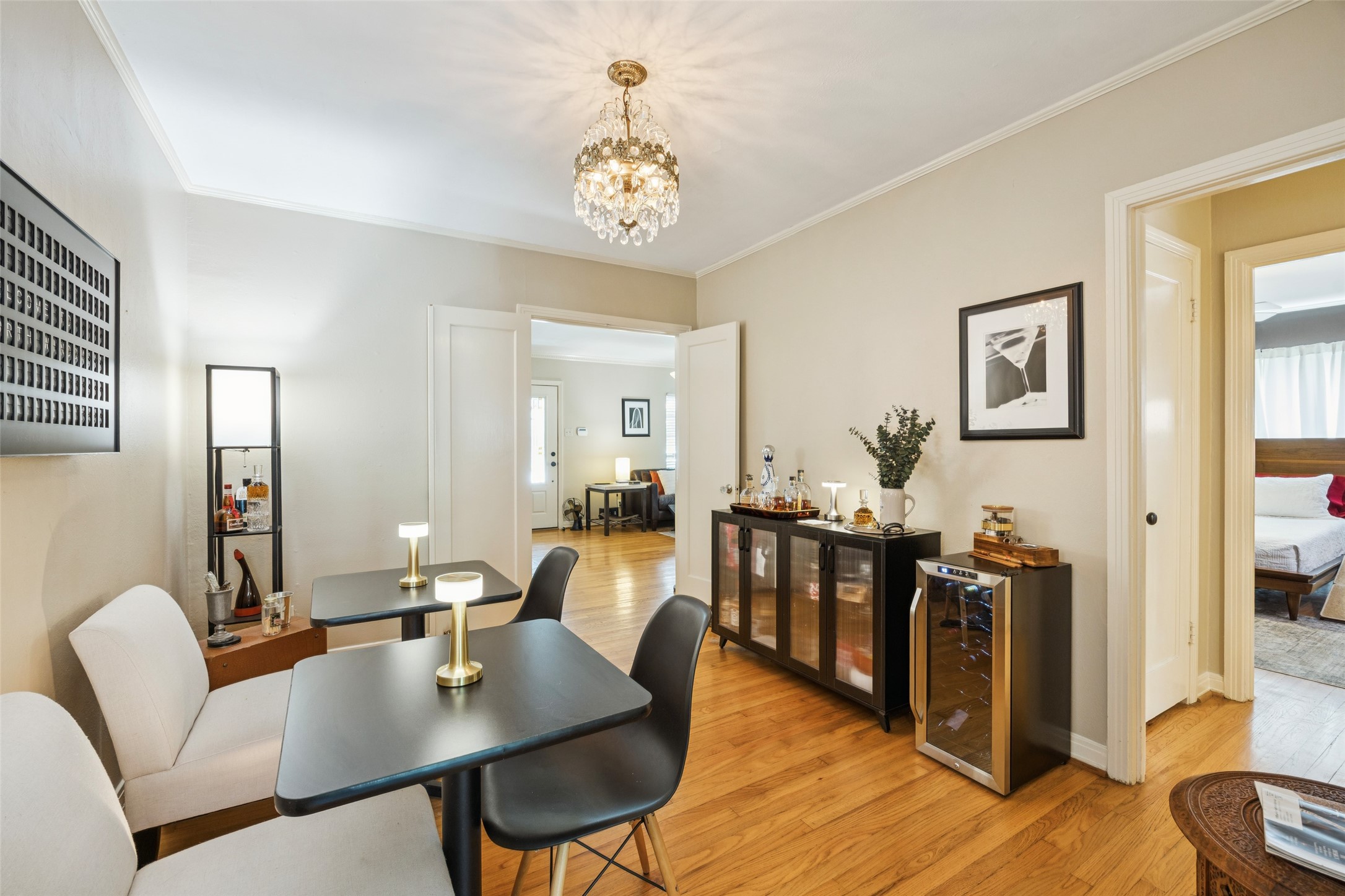 1147 N Windomere Avenue