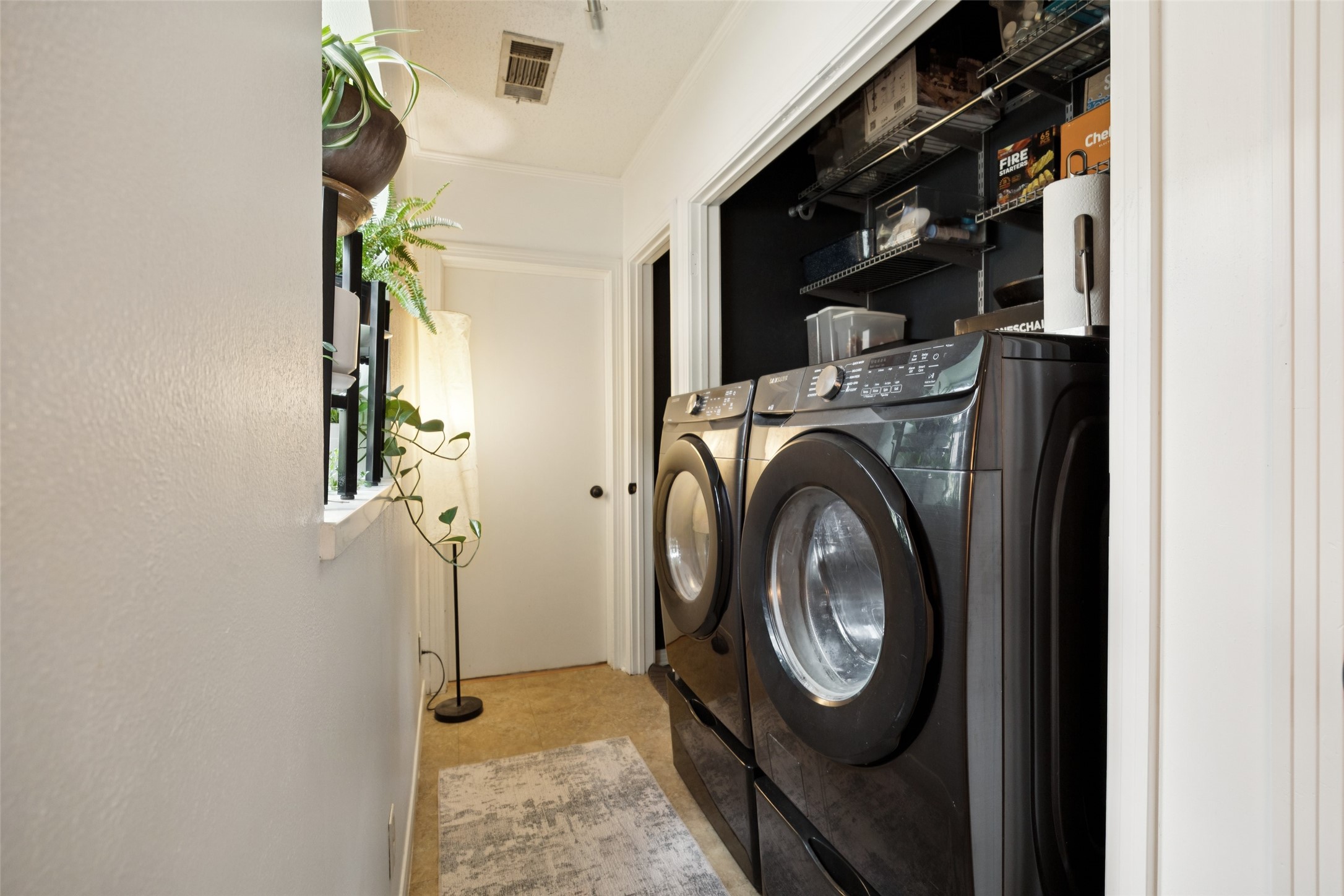 1147 N Windomere Avenue