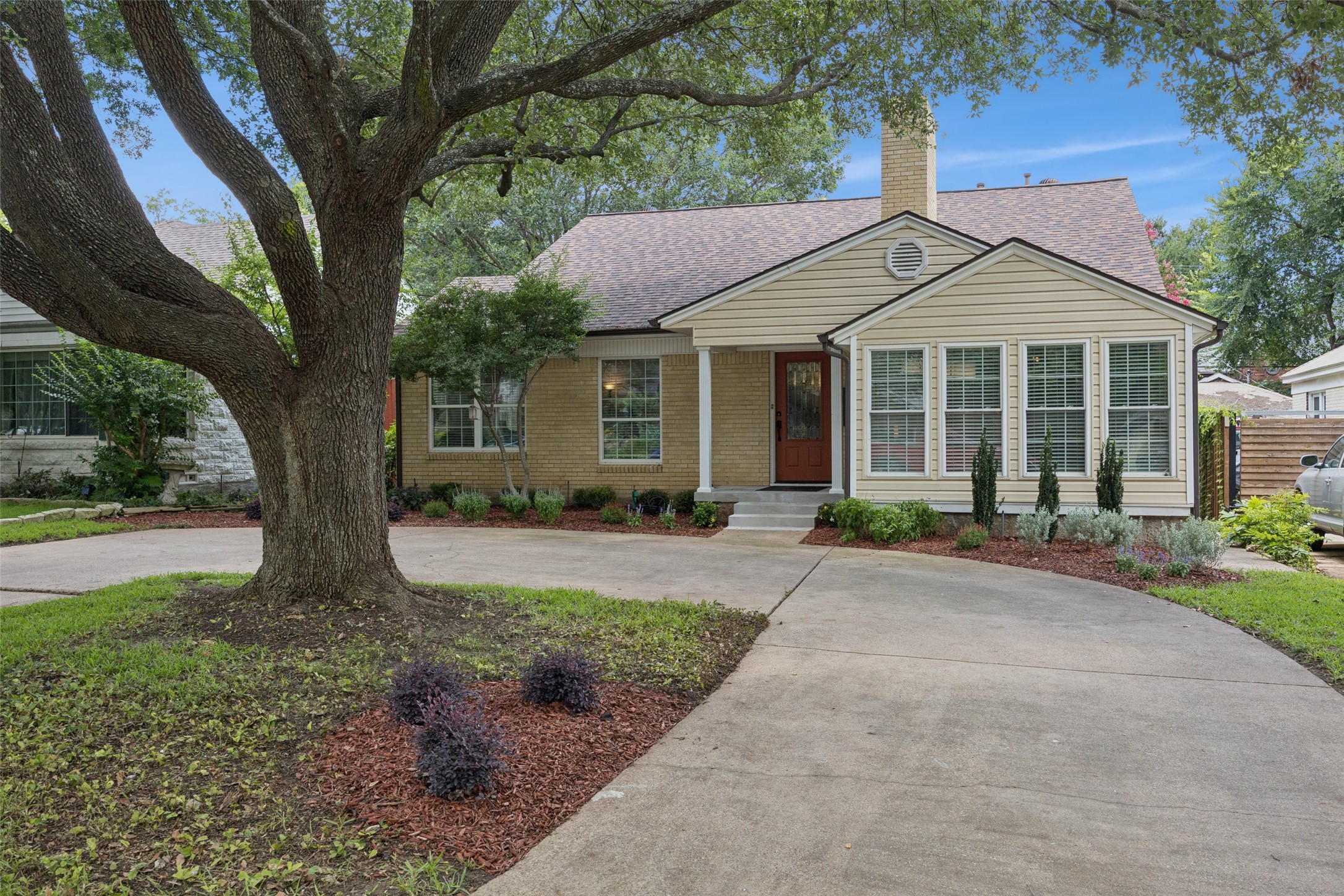 1147 N Windomere Avenue