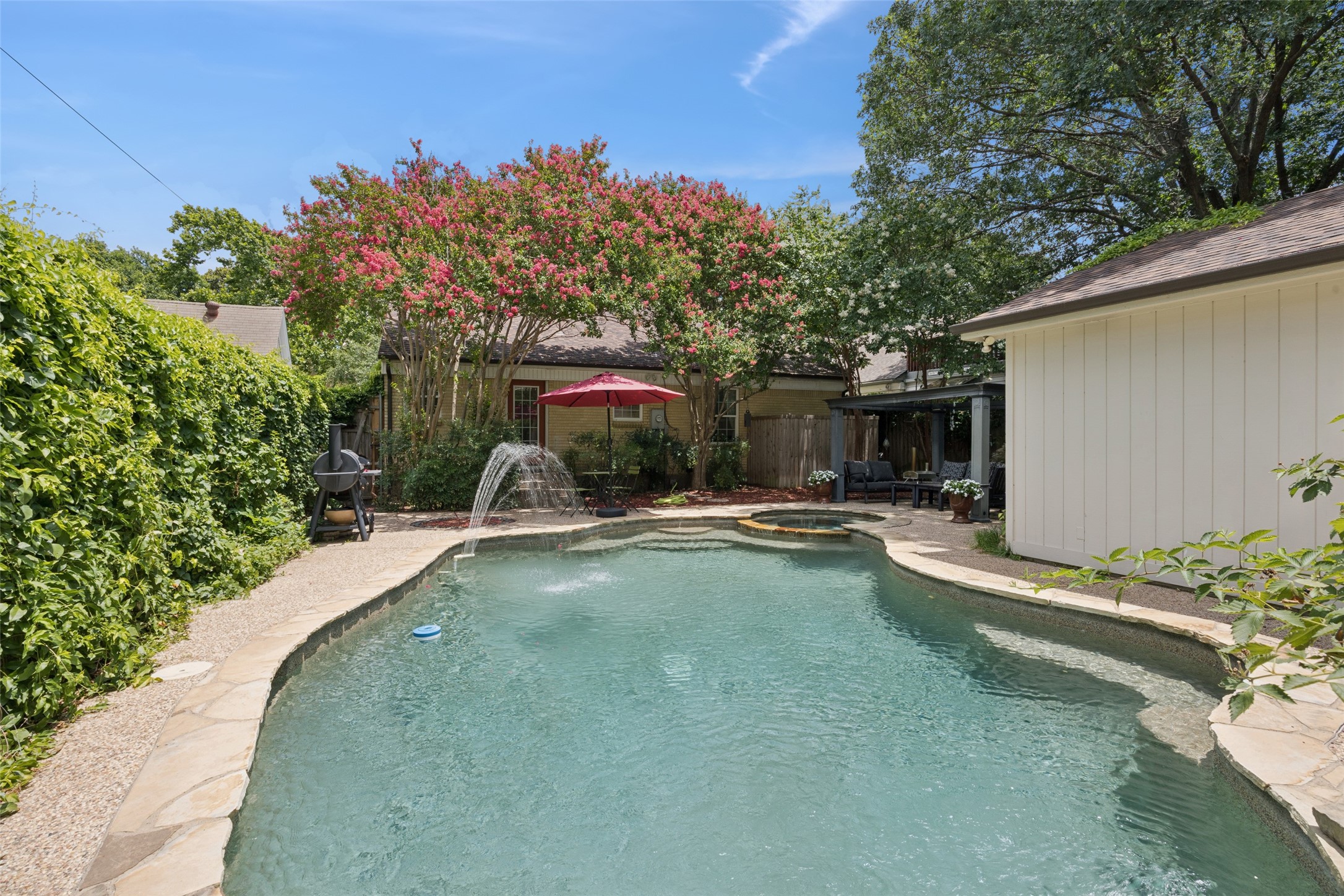 1147 N Windomere Avenue