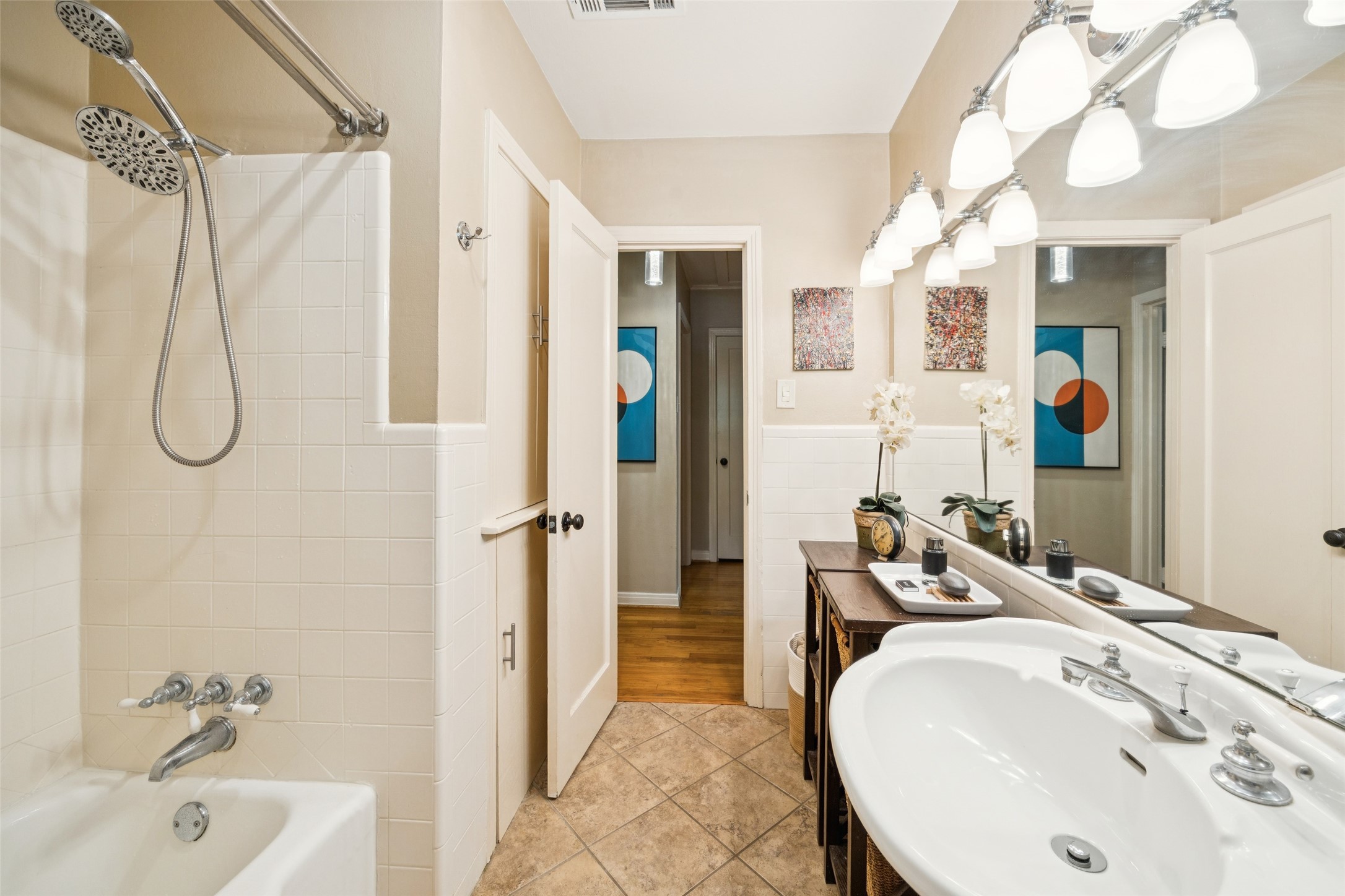 1147 N Windomere Avenue