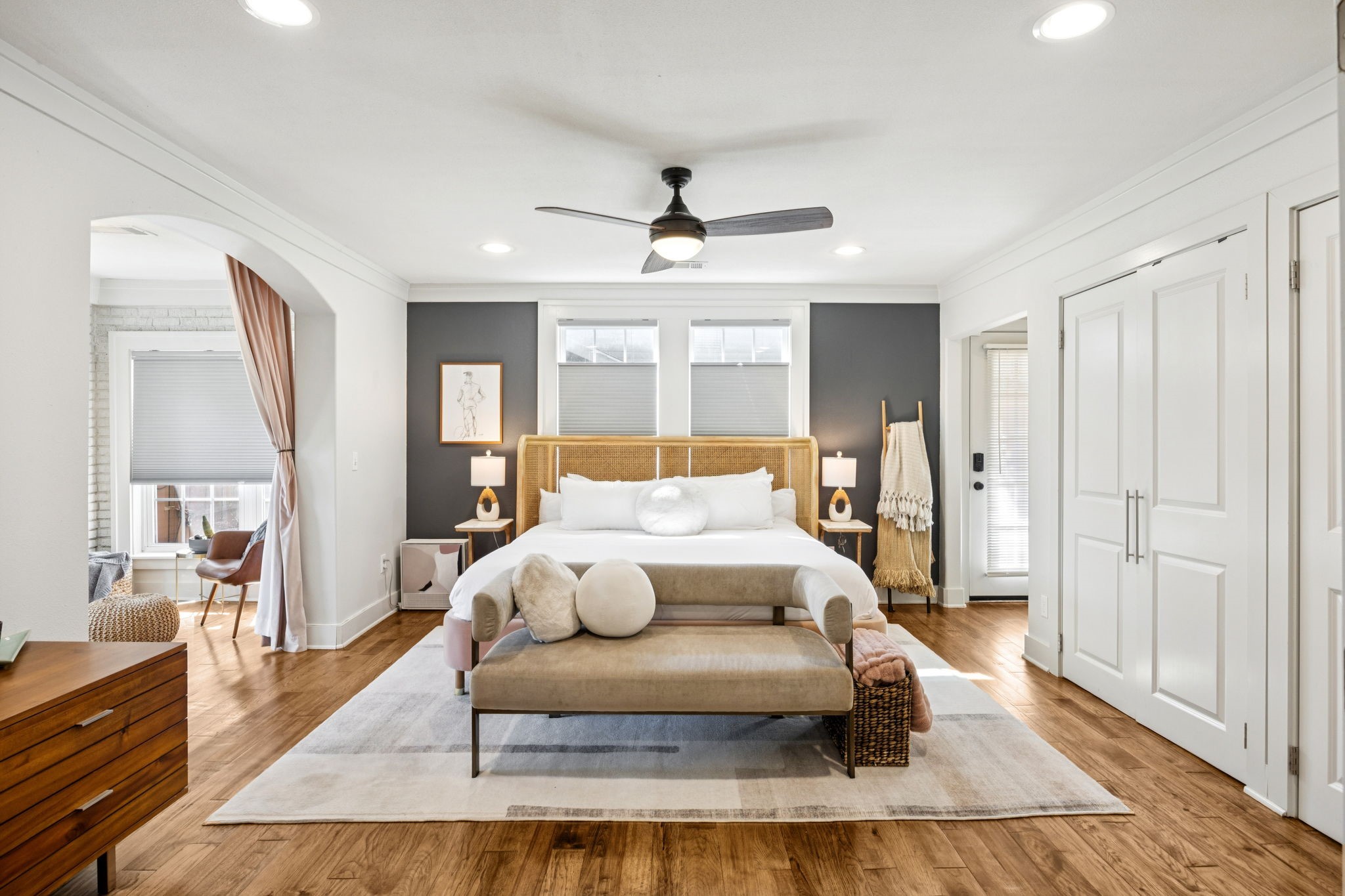 901 S Montreal Avenue