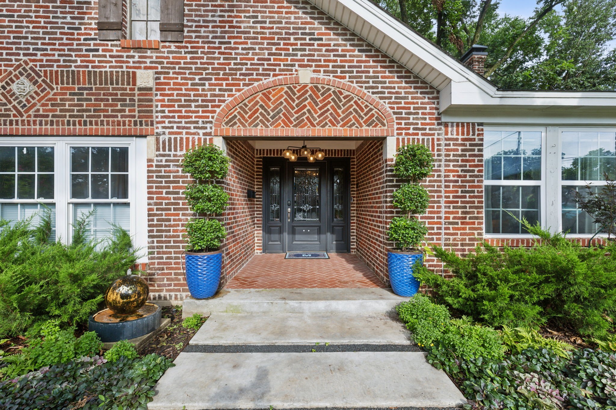 901 S Montreal Avenue