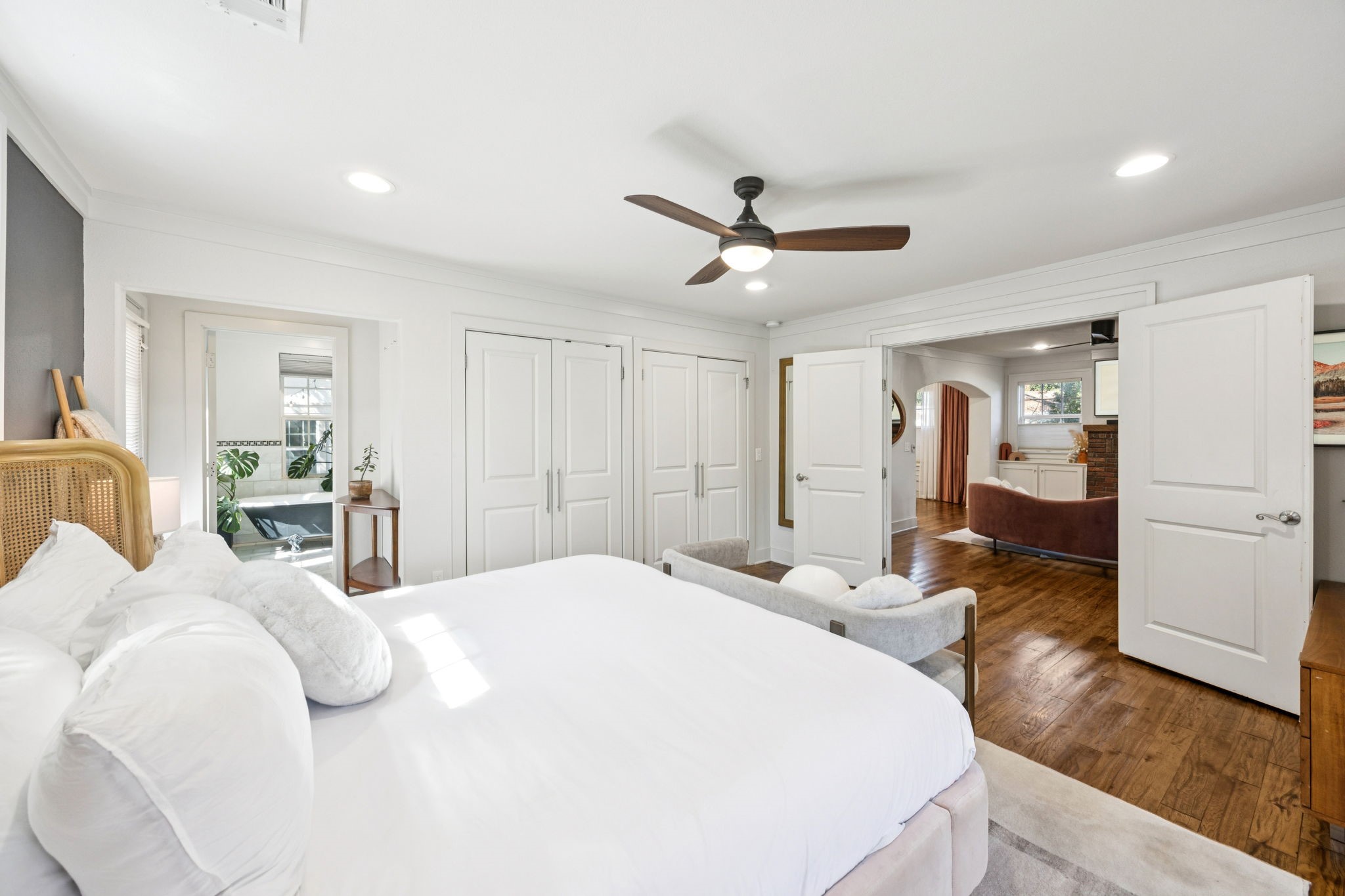 901 S Montreal Avenue